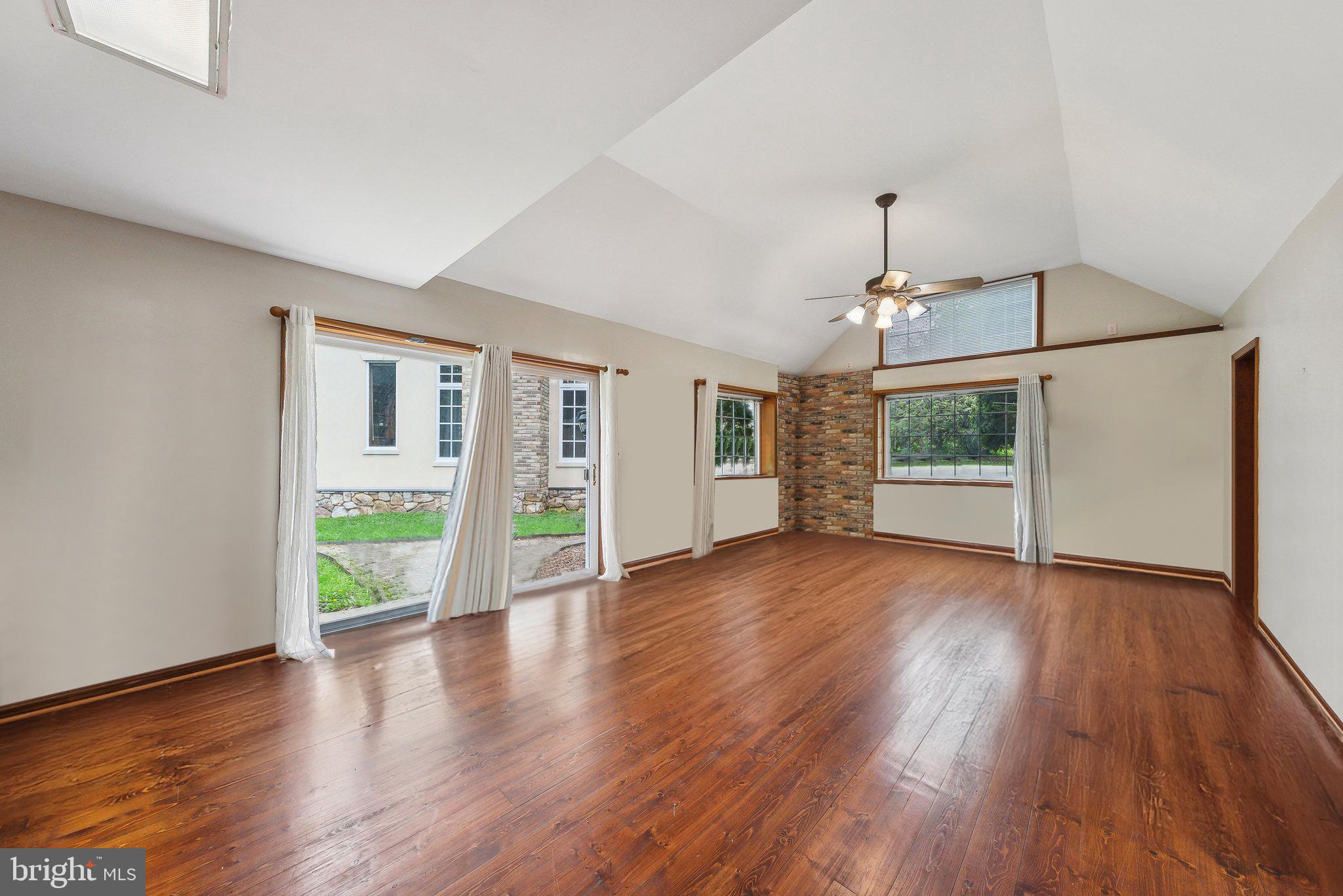 POTOMAC MANOR - Residential