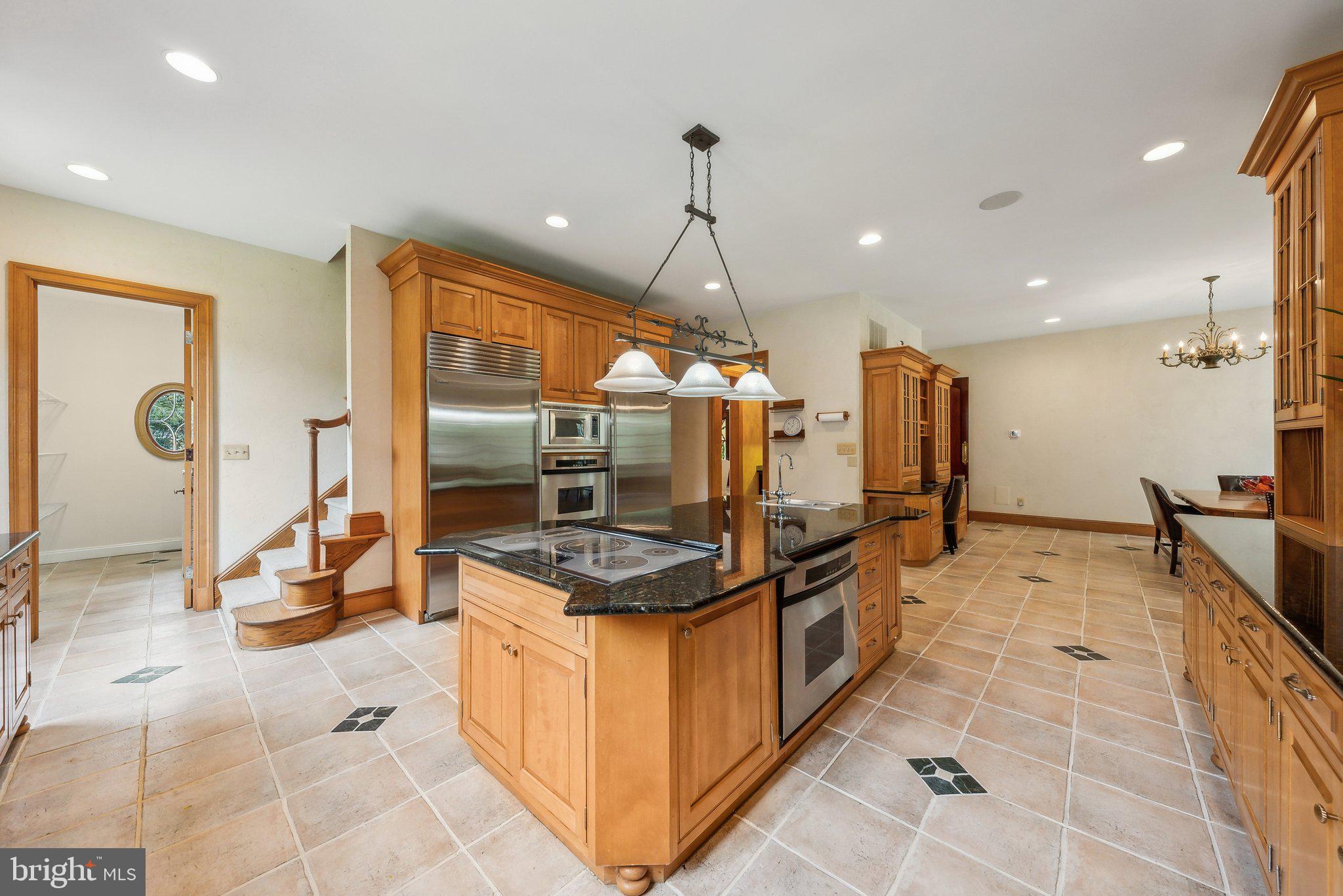 POTOMAC MANOR - Residential