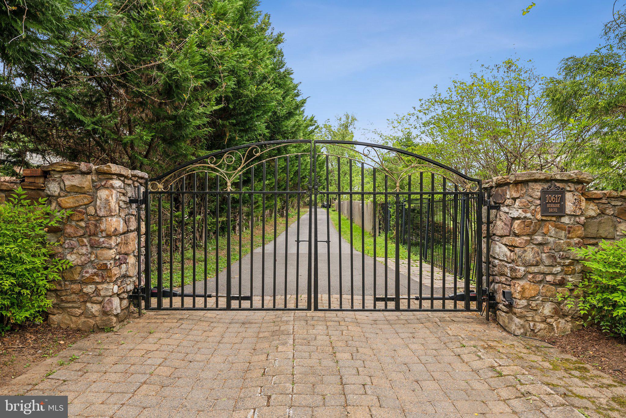 POTOMAC MANOR - Residential