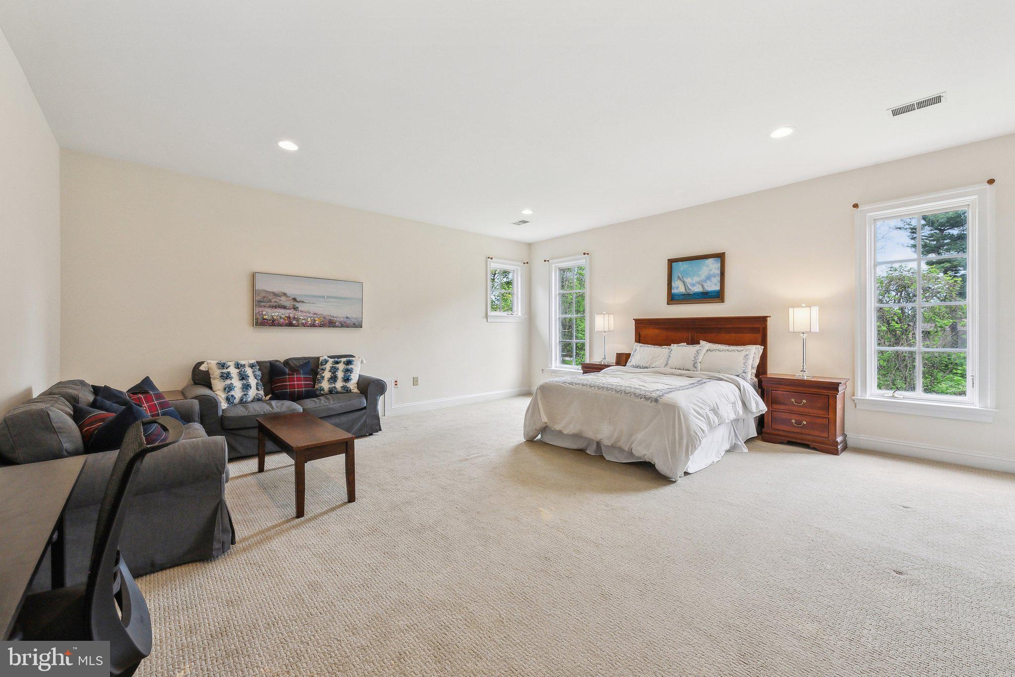 POTOMAC MANOR - Residential