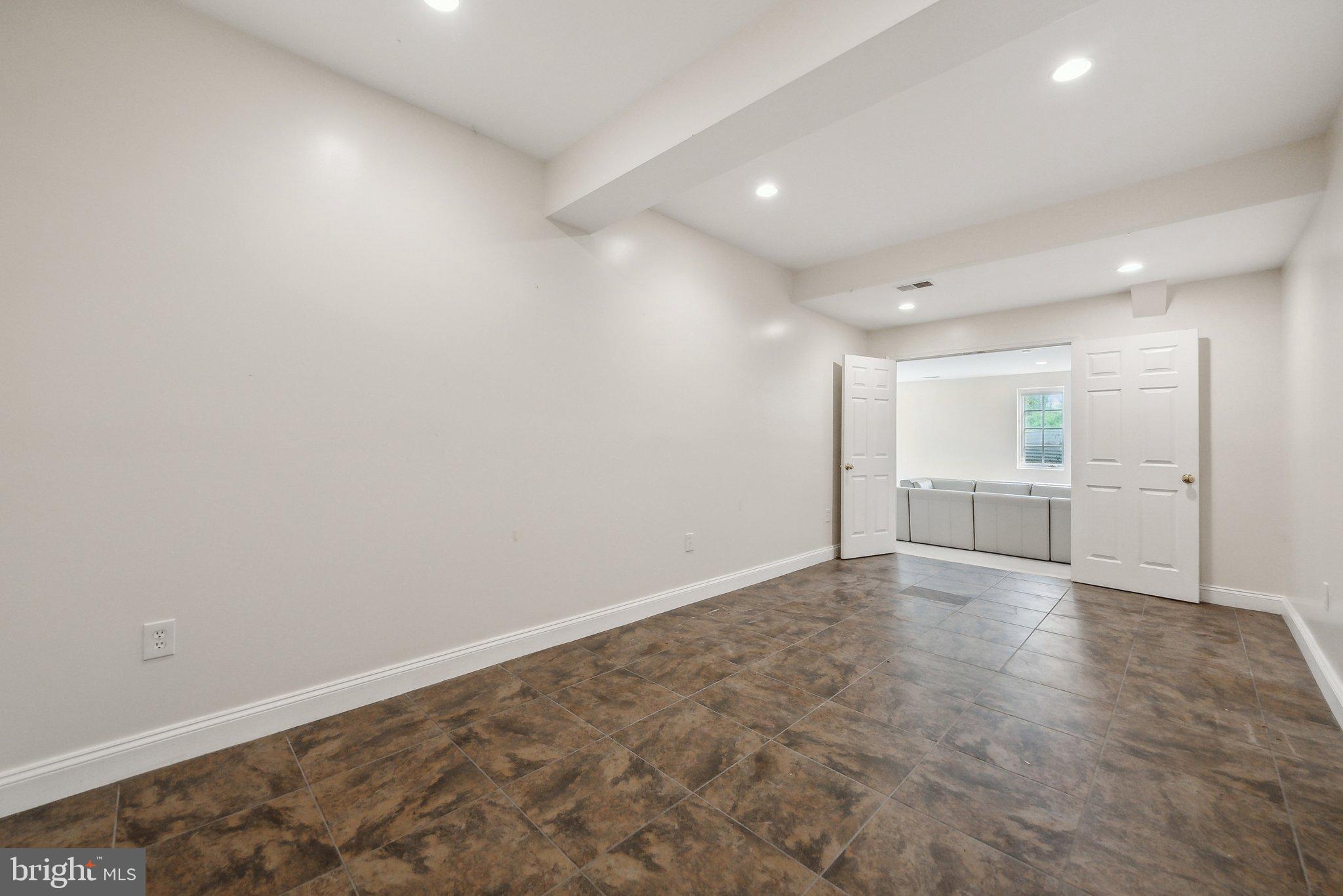 POTOMAC MANOR - Residential