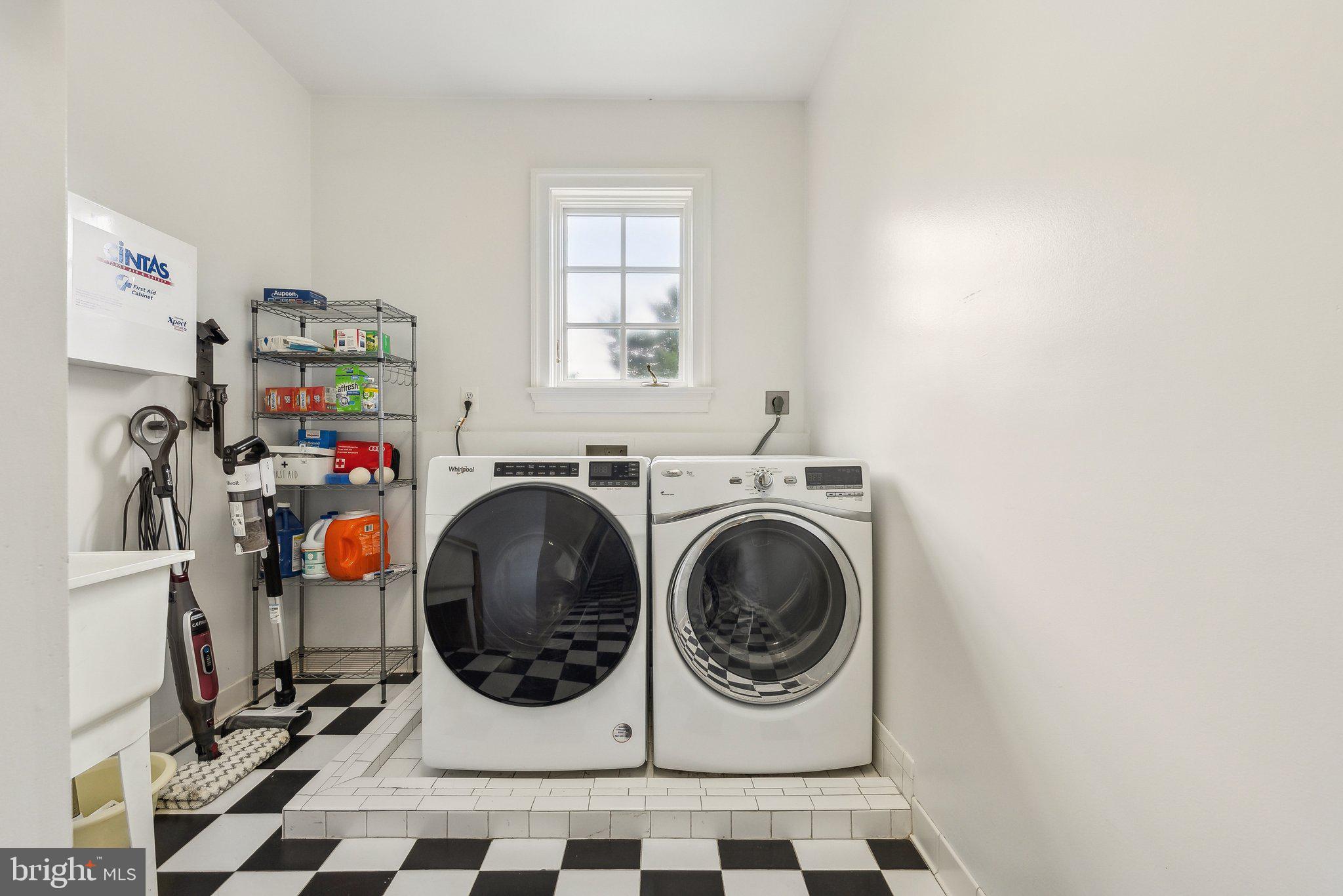 POTOMAC MANOR - Residential