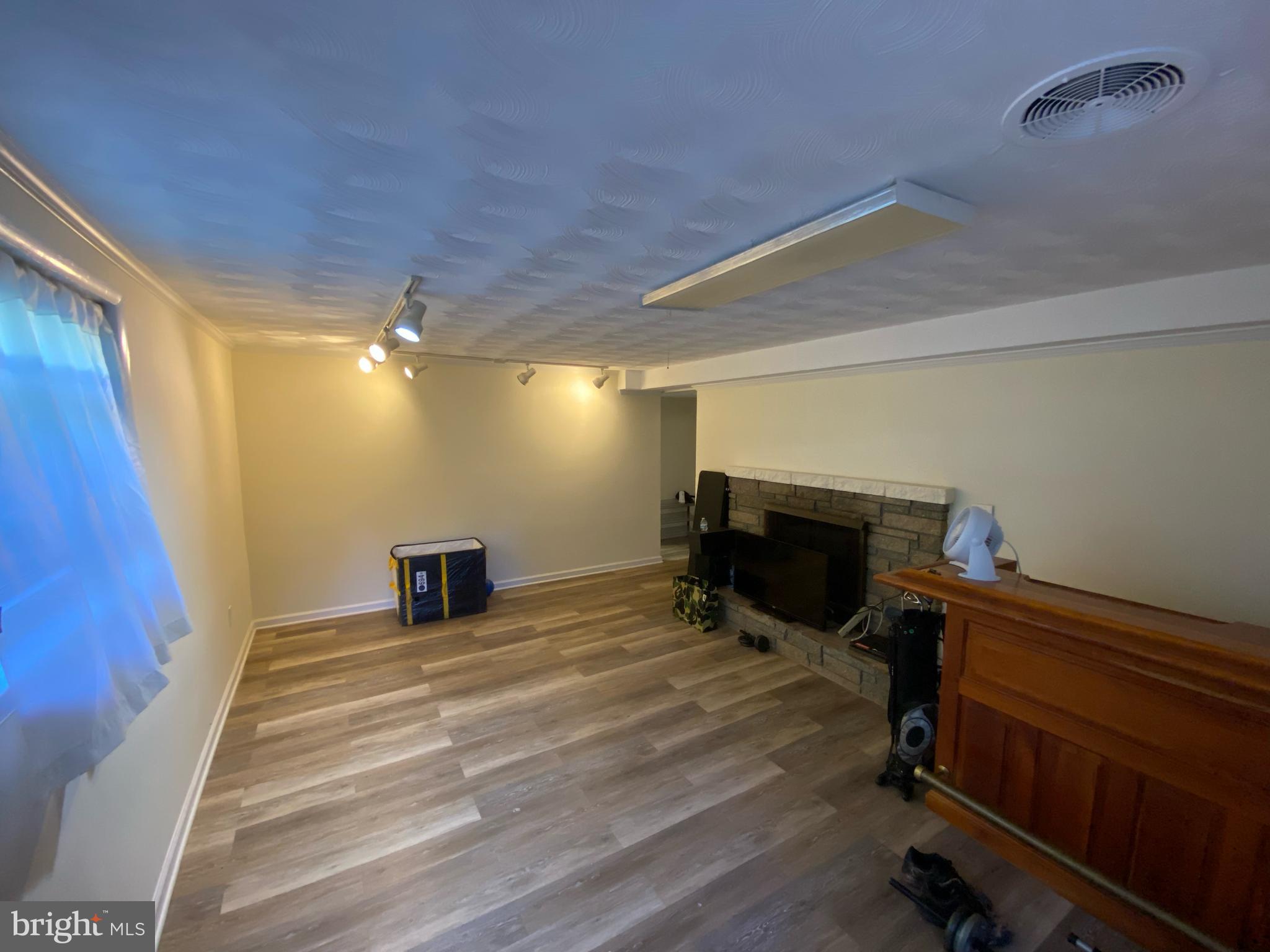 MEADOWOOD - Residential