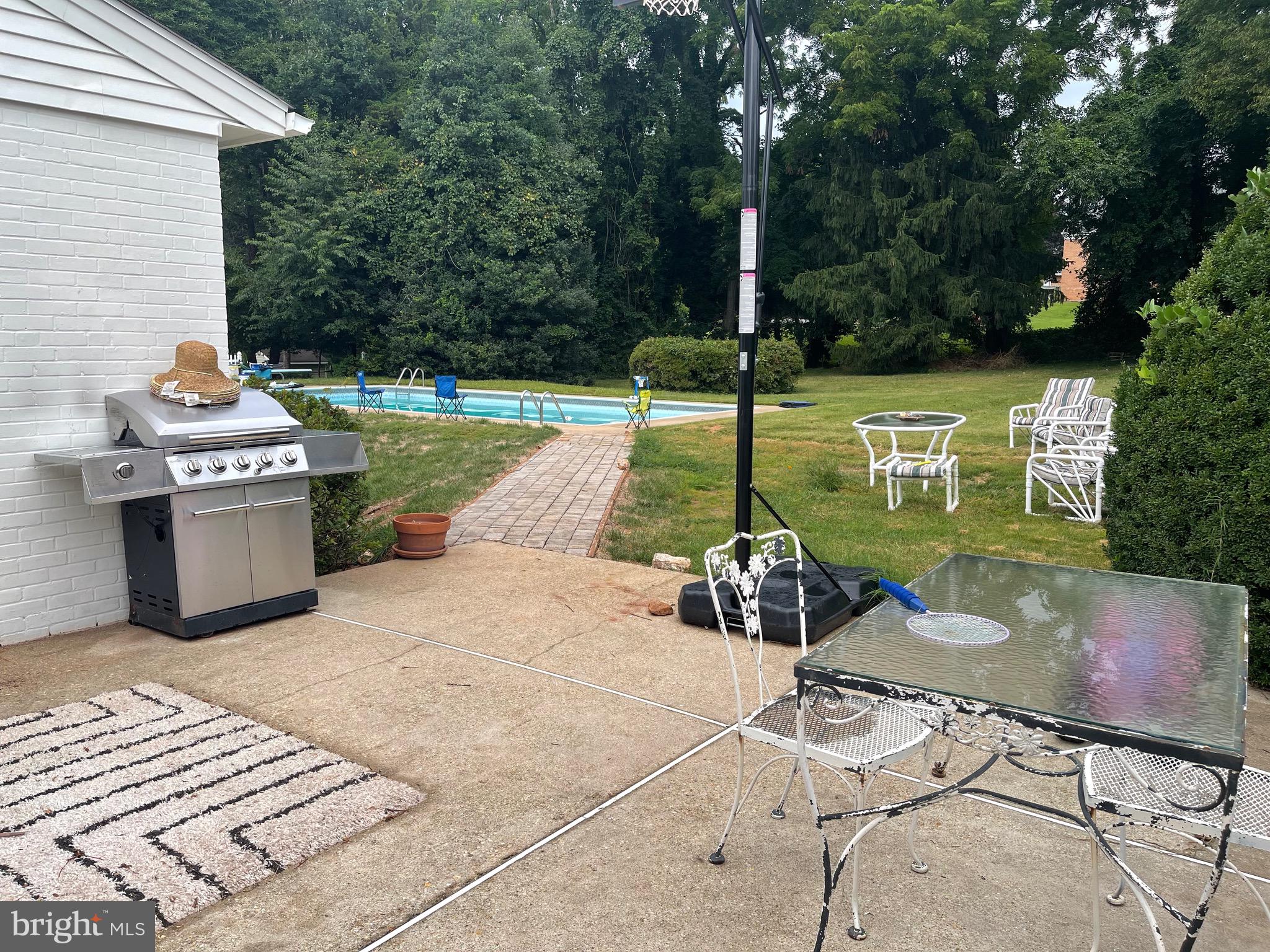 MEADOWOOD - Residential