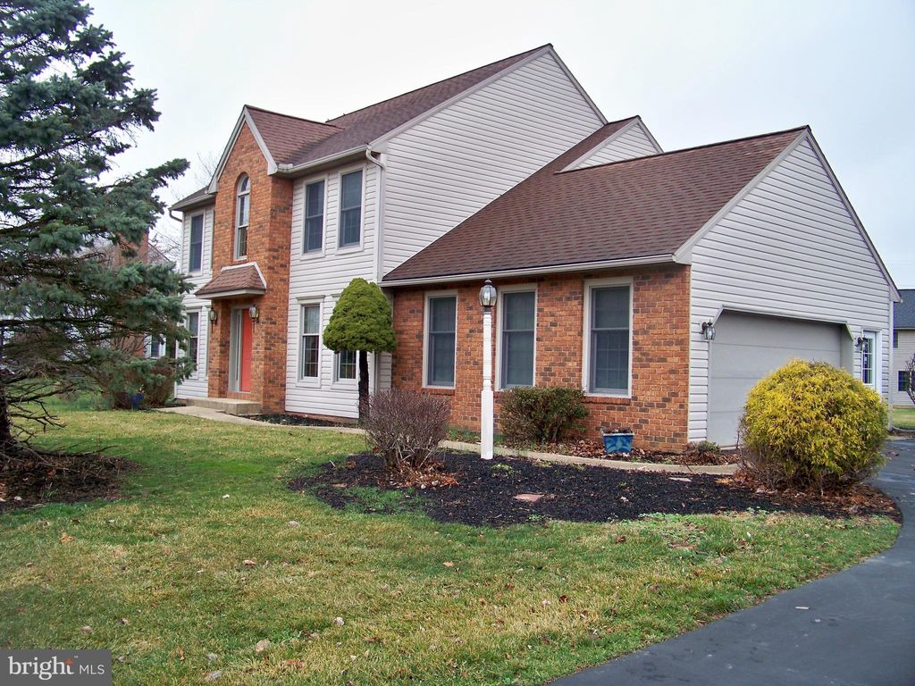 Photo of 339 Portland Place, LITITZ, PA 17543 (MLS # PALA2085232)