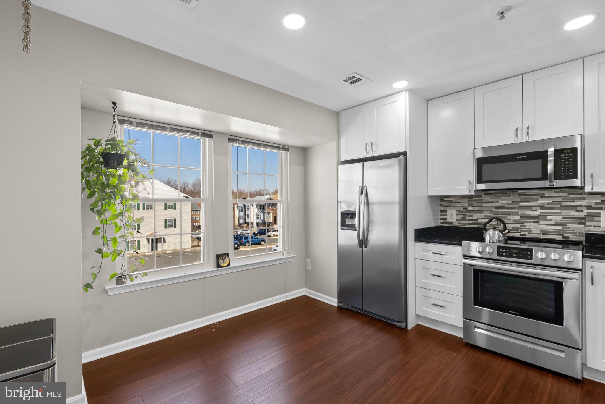 APPLEGATE CONDO - Residential