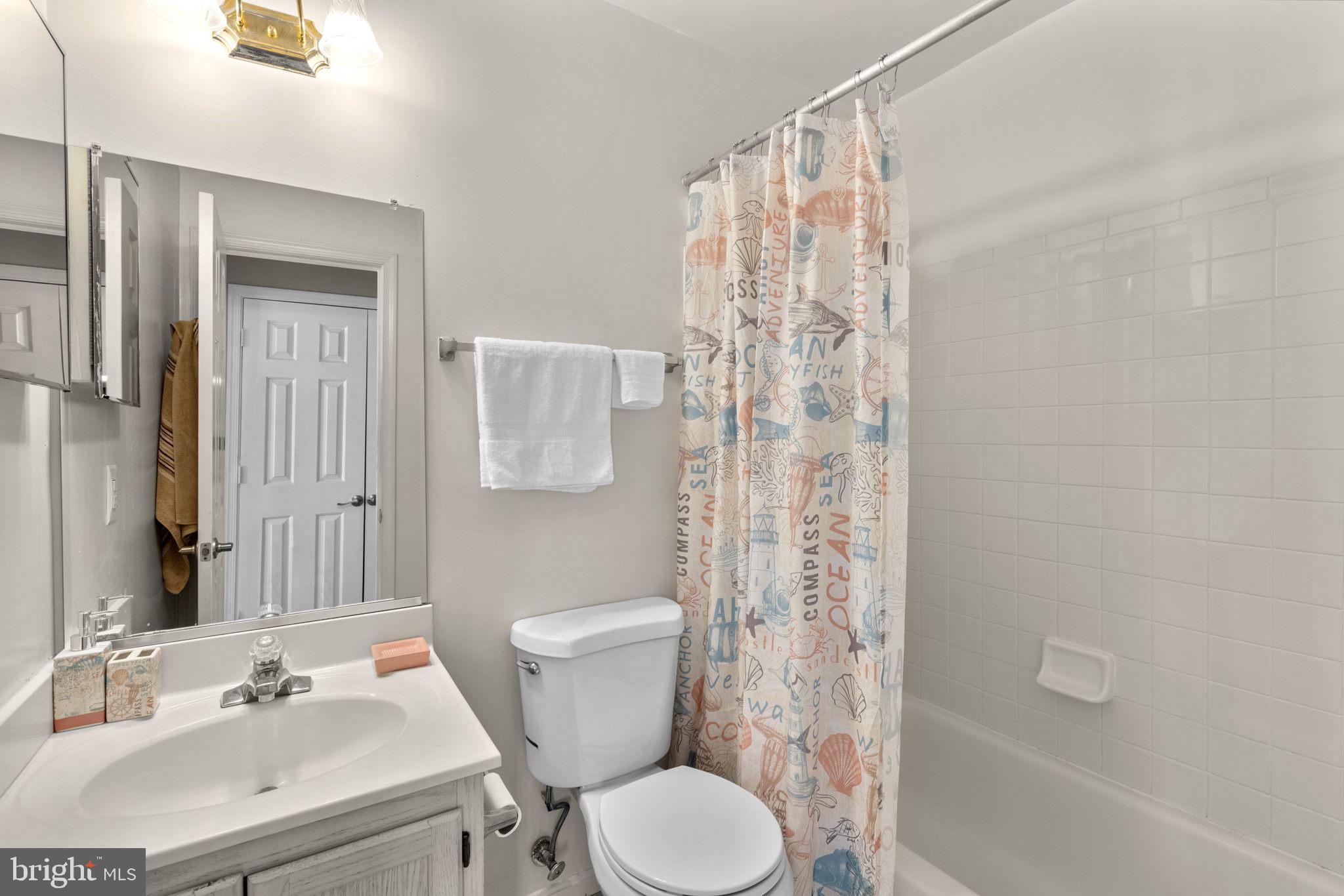 APPLEGATE CONDO - Residential