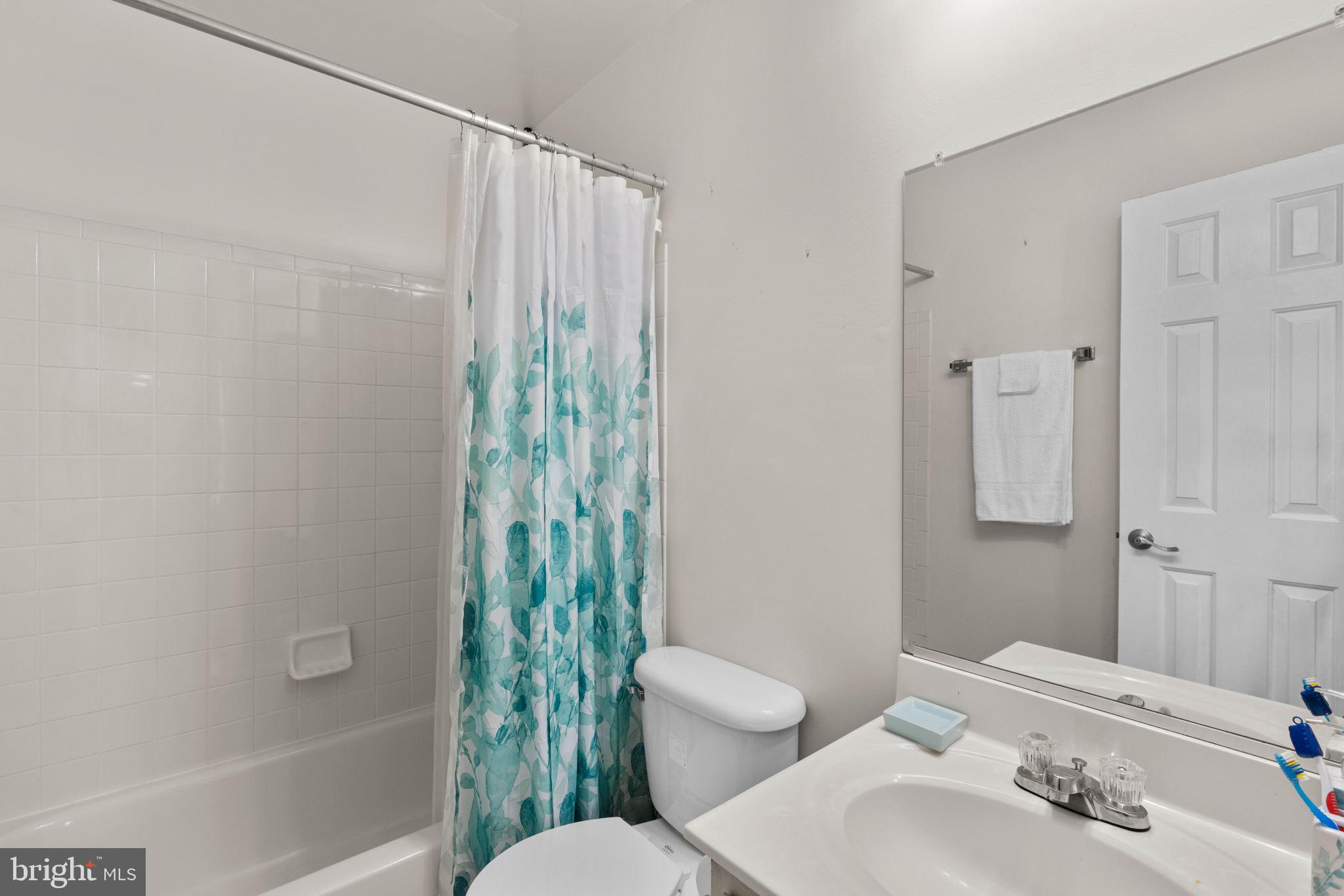 APPLEGATE CONDO - Residential