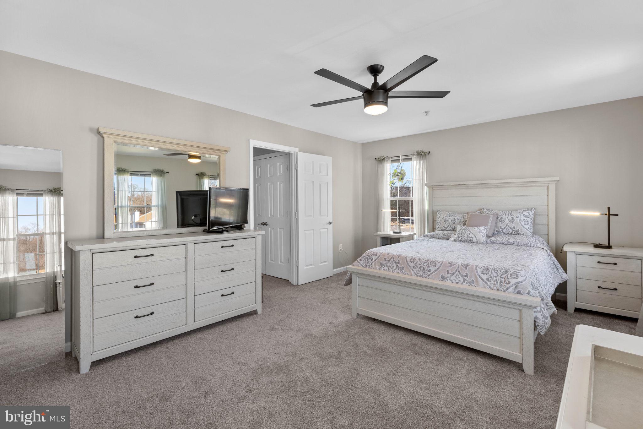 APPLEGATE CONDO - Residential