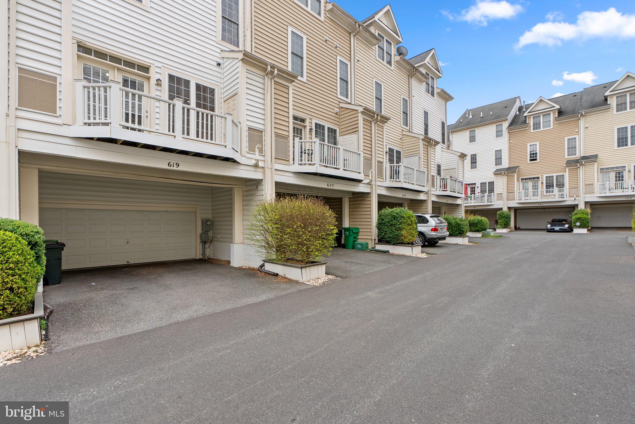 HIDDEN CREEK - Residential