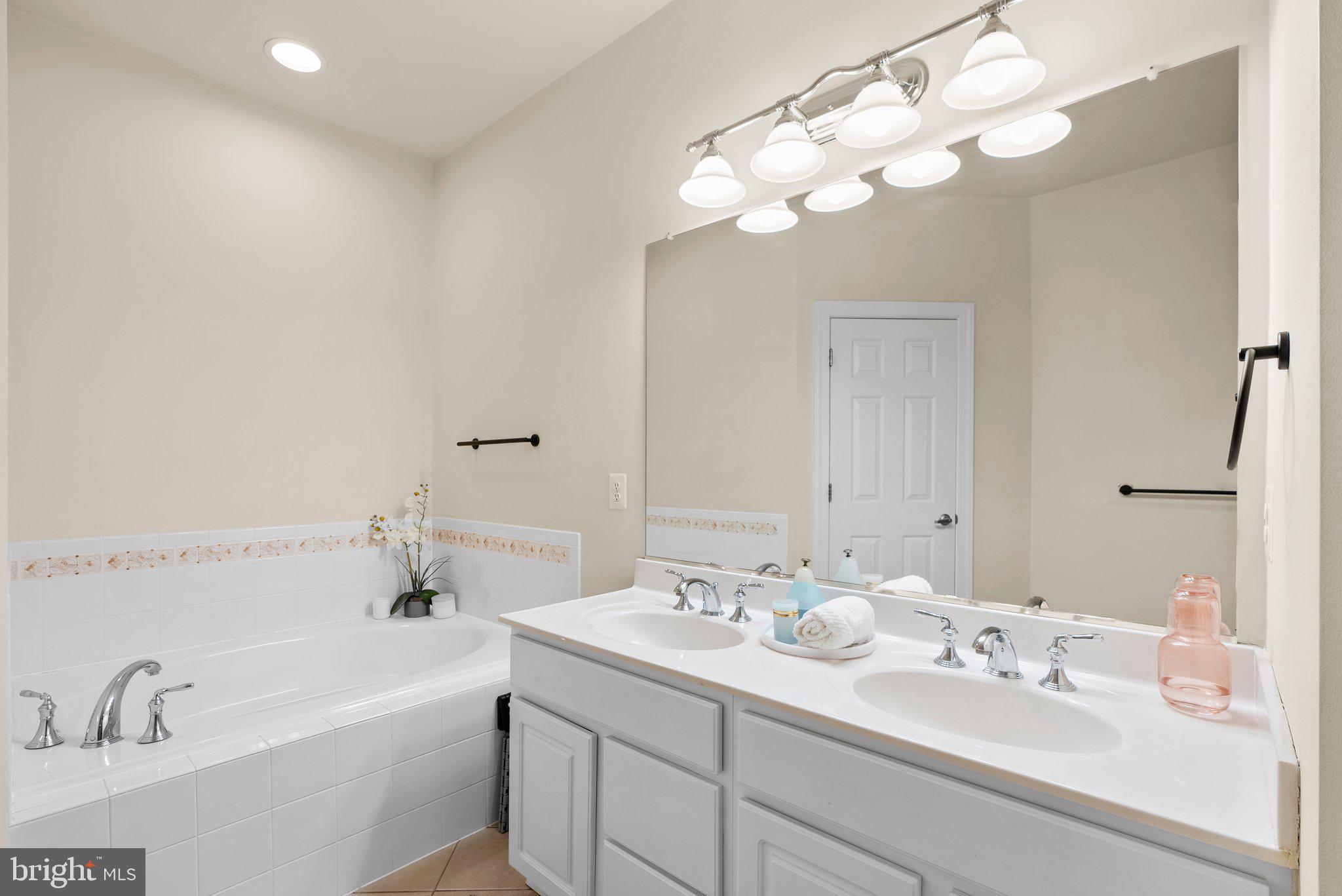 HIDDEN CREEK - Residential