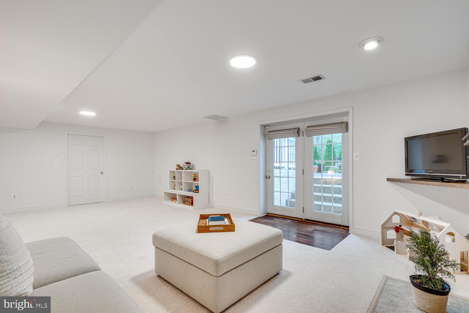 HUNTER MILL ESTATES - Residential