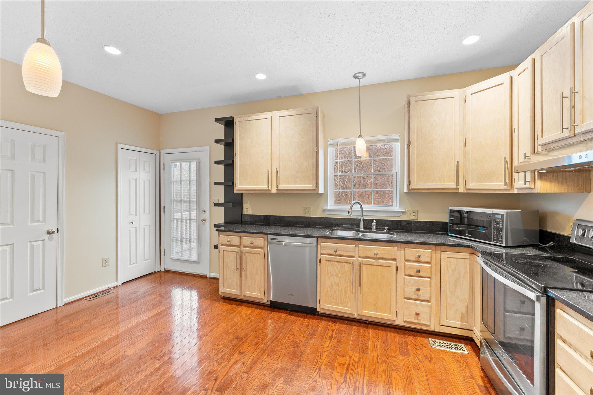 STONE RIVER - Residential Lease