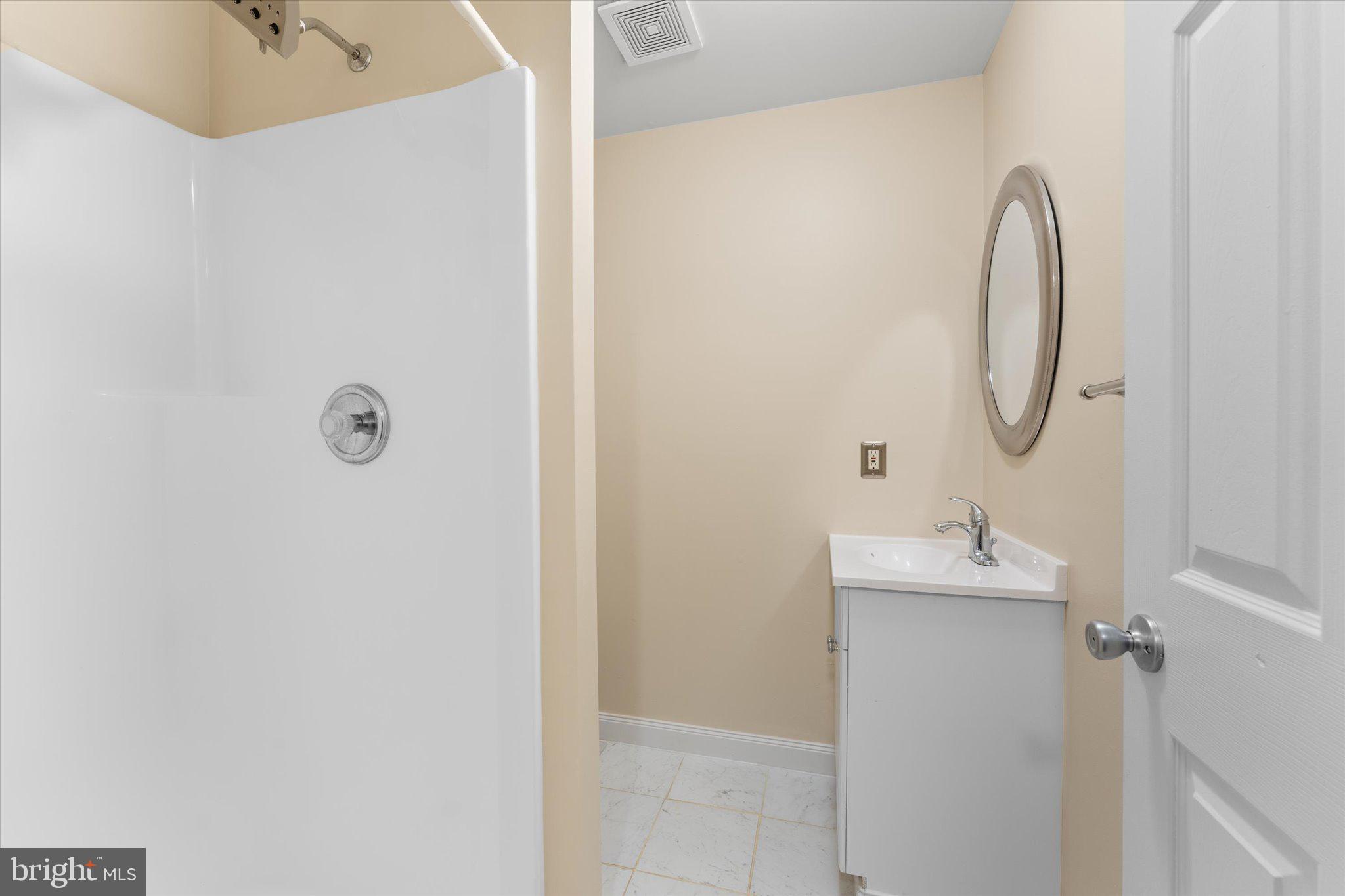 STONE RIVER - Residential Lease