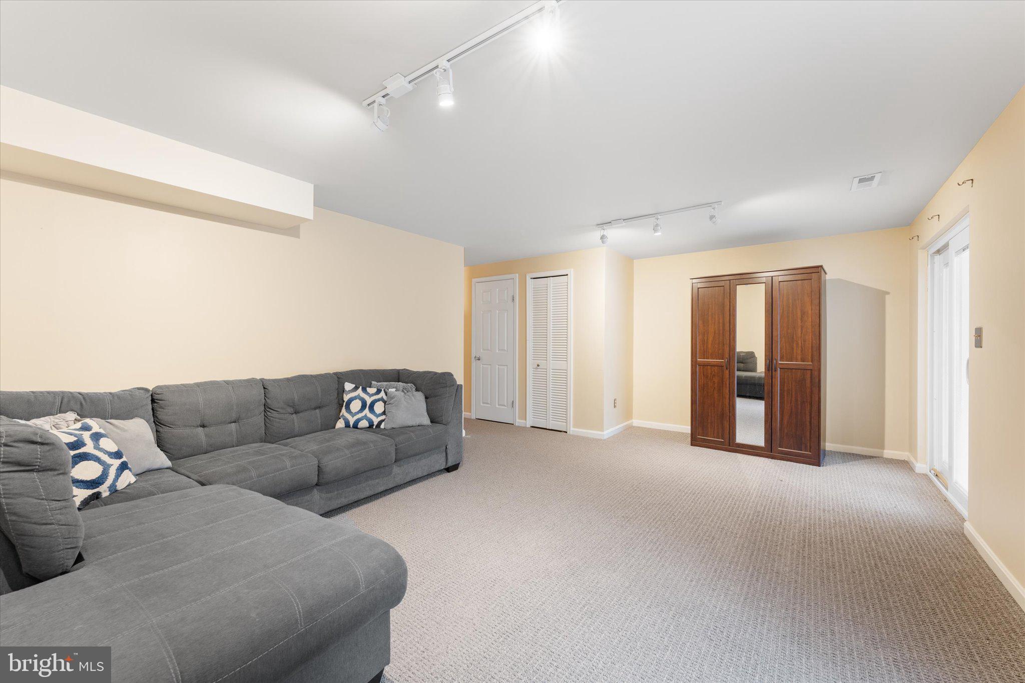 STONE RIVER - Residential Lease