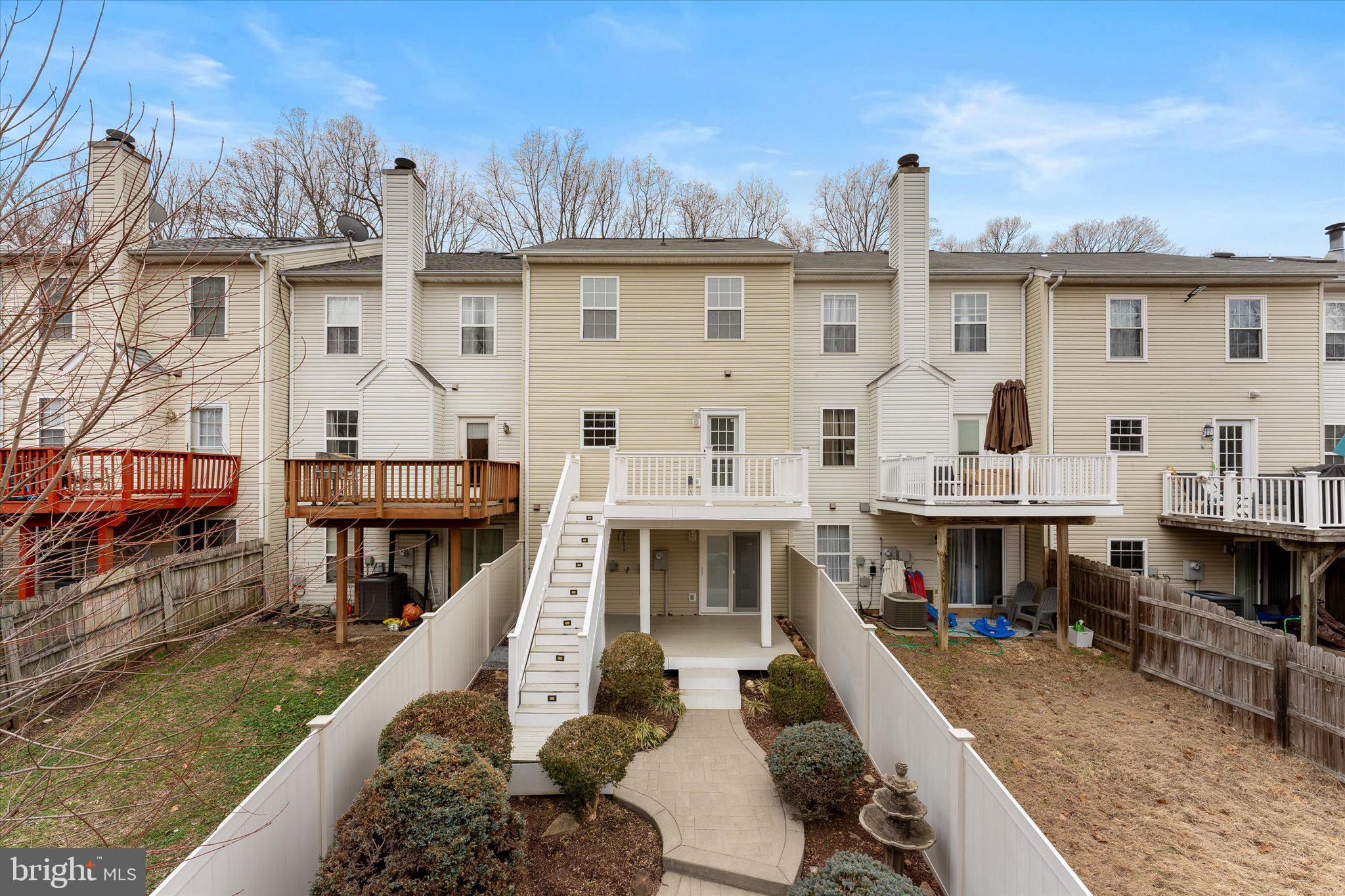 STONE RIVER - Residential Lease