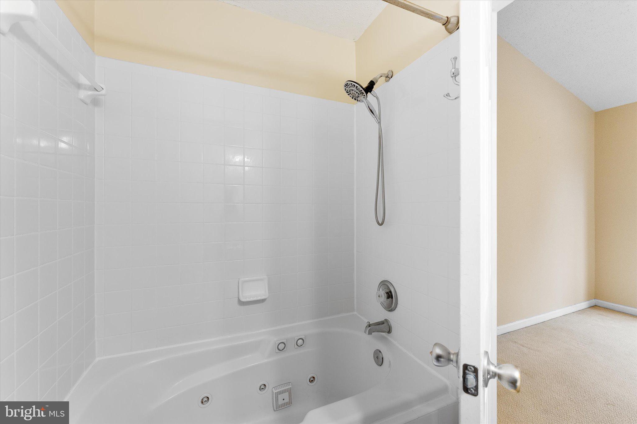 STONE RIVER - Residential Lease