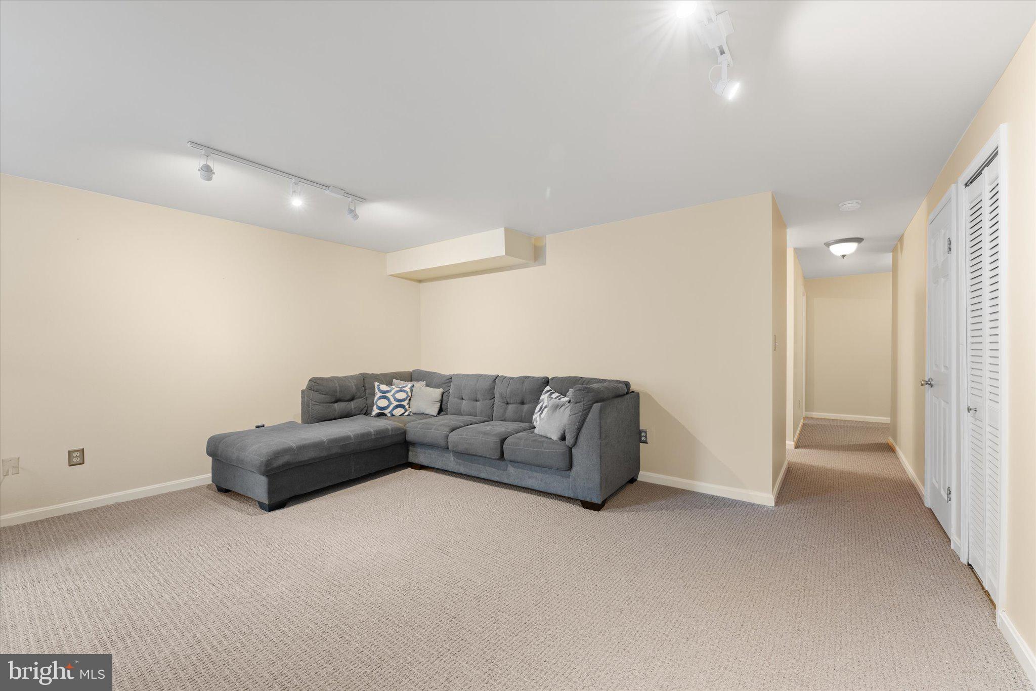 STONE RIVER - Residential Lease