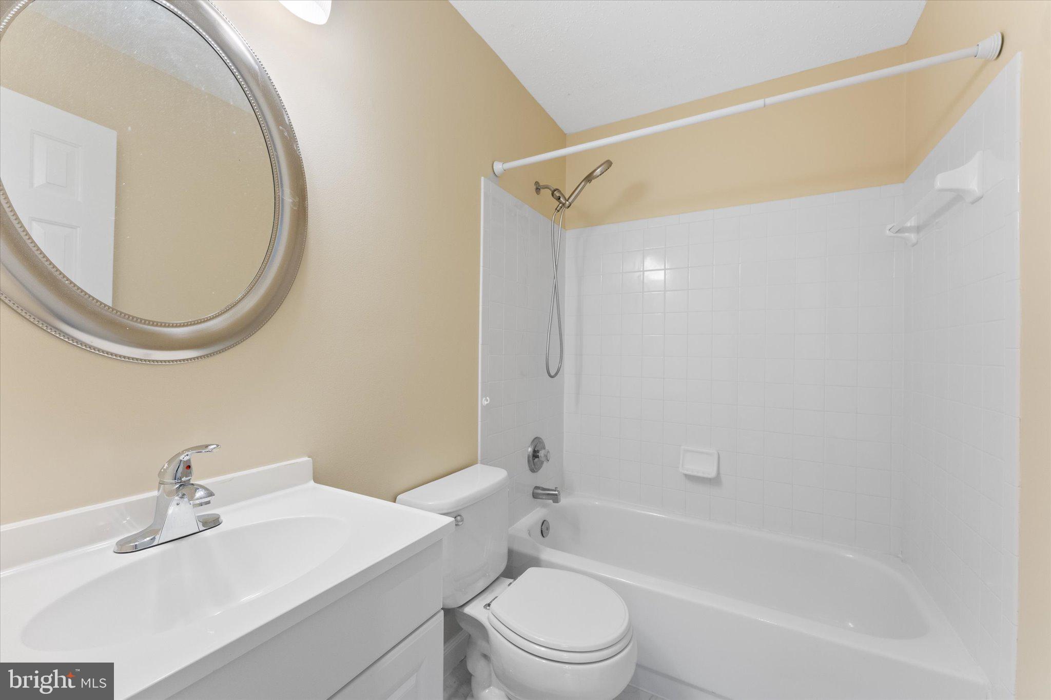 STONE RIVER - Residential Lease