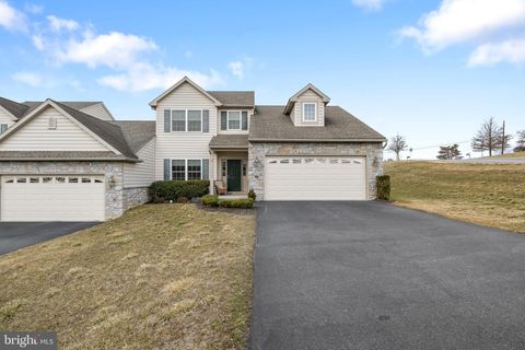 Photo of 2 Stonecrest Trail, ELIZABETHTOWN, PA 17022 (MLS # PALA2065056)