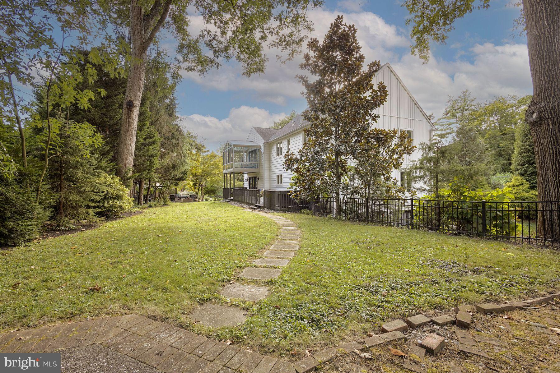 CHESTNUT HILL - Residential