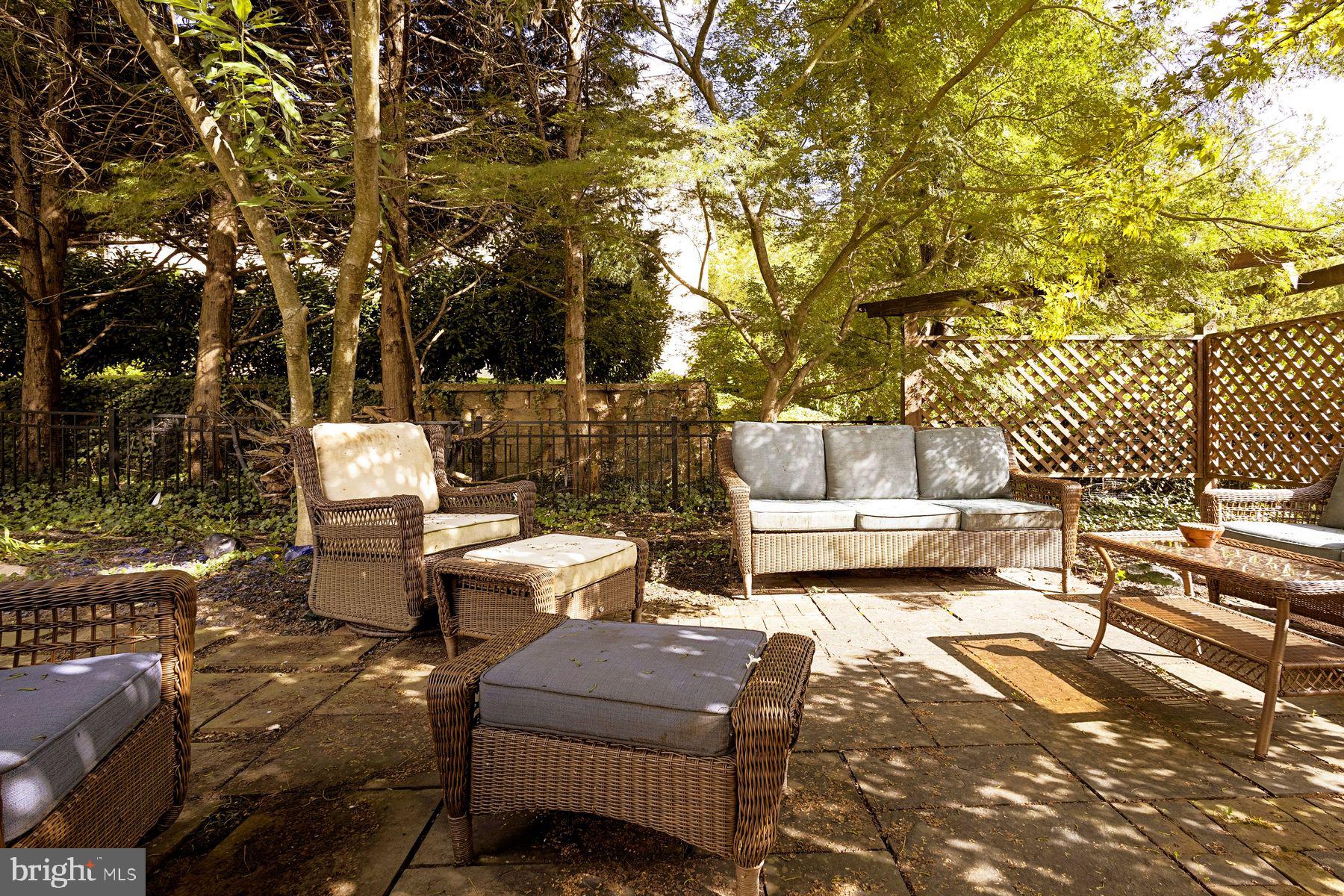 CHESTNUT HILL - Residential