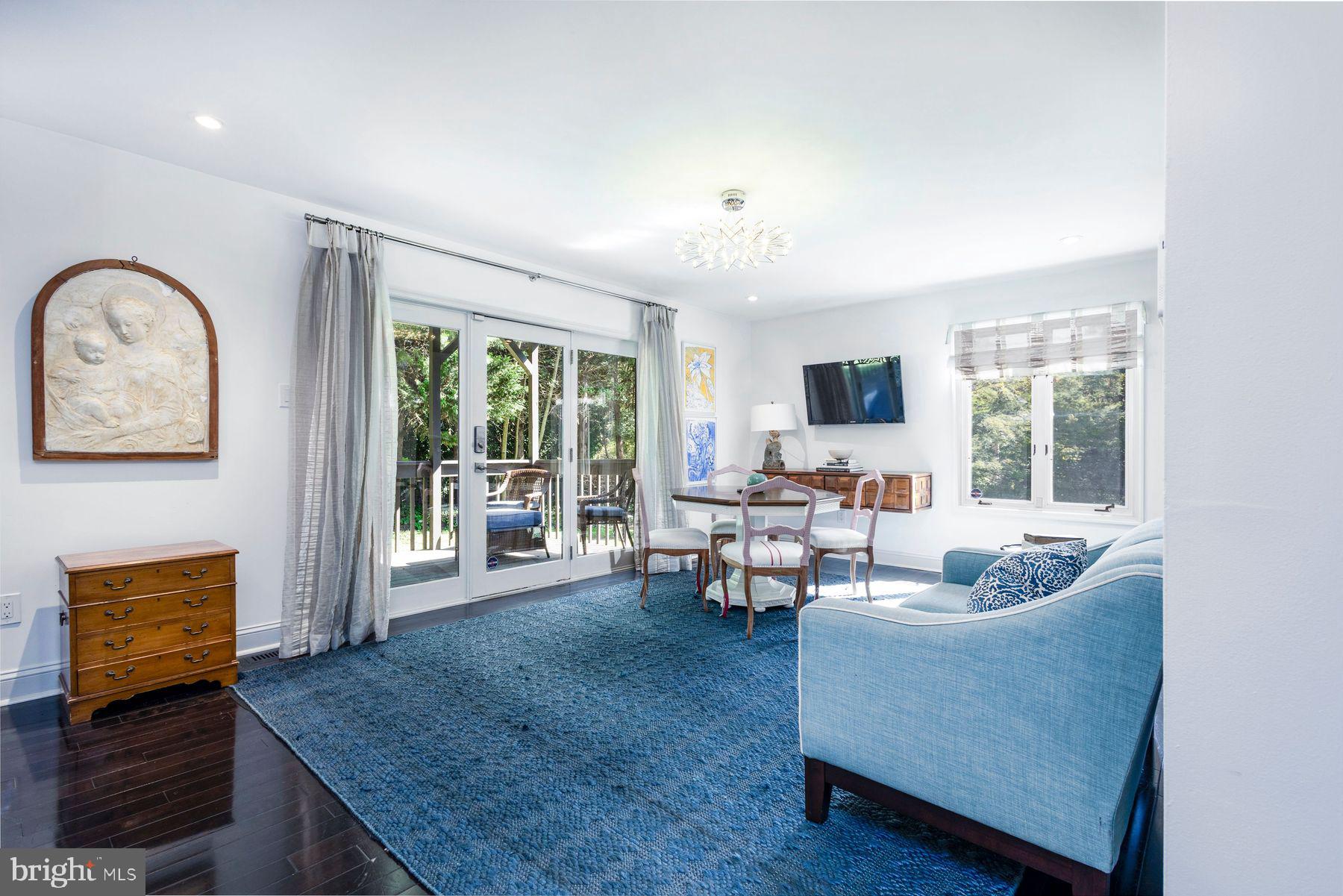 CHESTNUT HILL - Residential