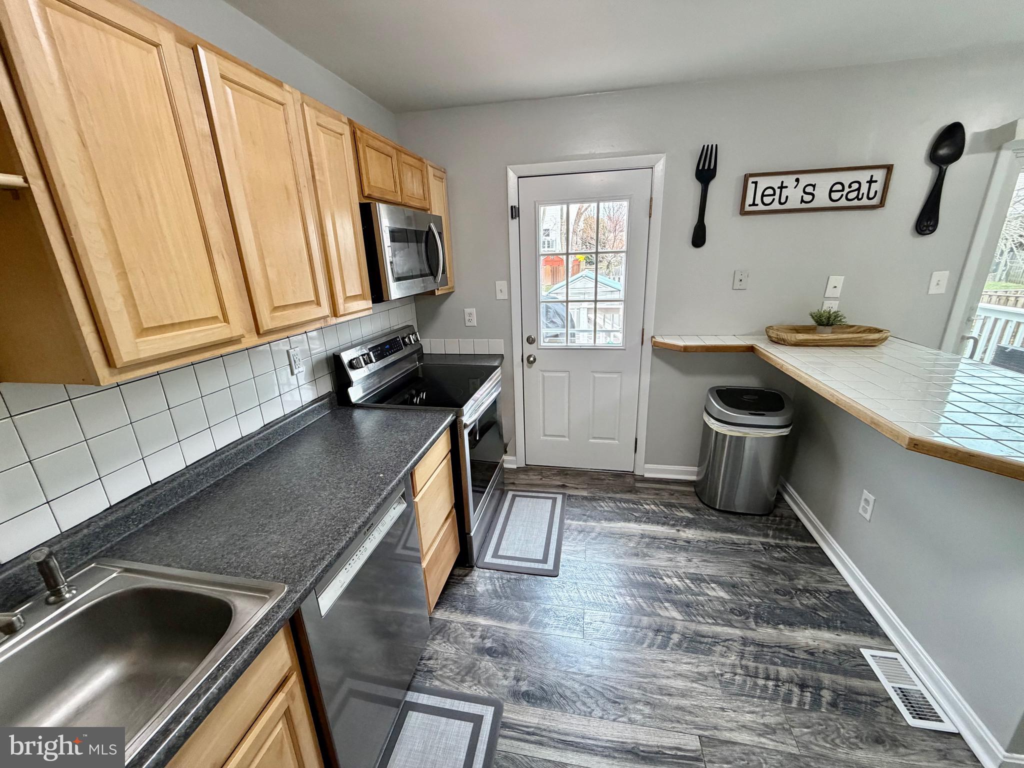 ELIZABETHS LANDING - Residential