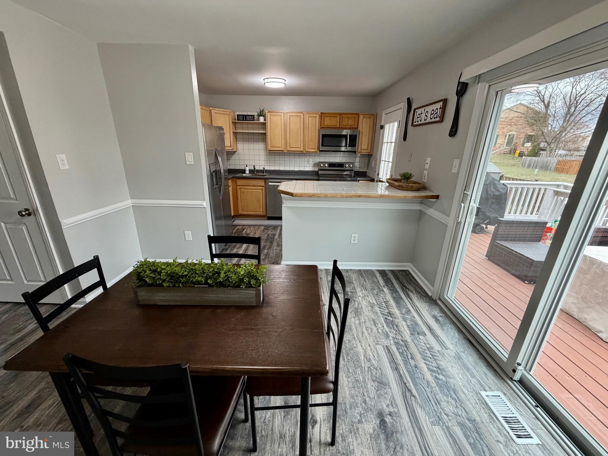 ELIZABETHS LANDING - Residential