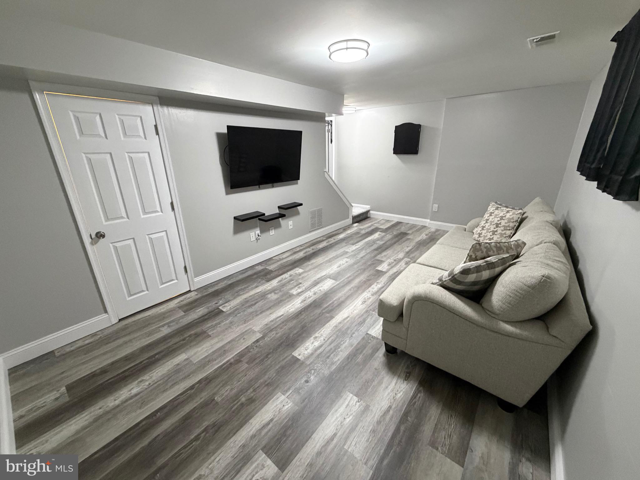 ELIZABETHS LANDING - Residential