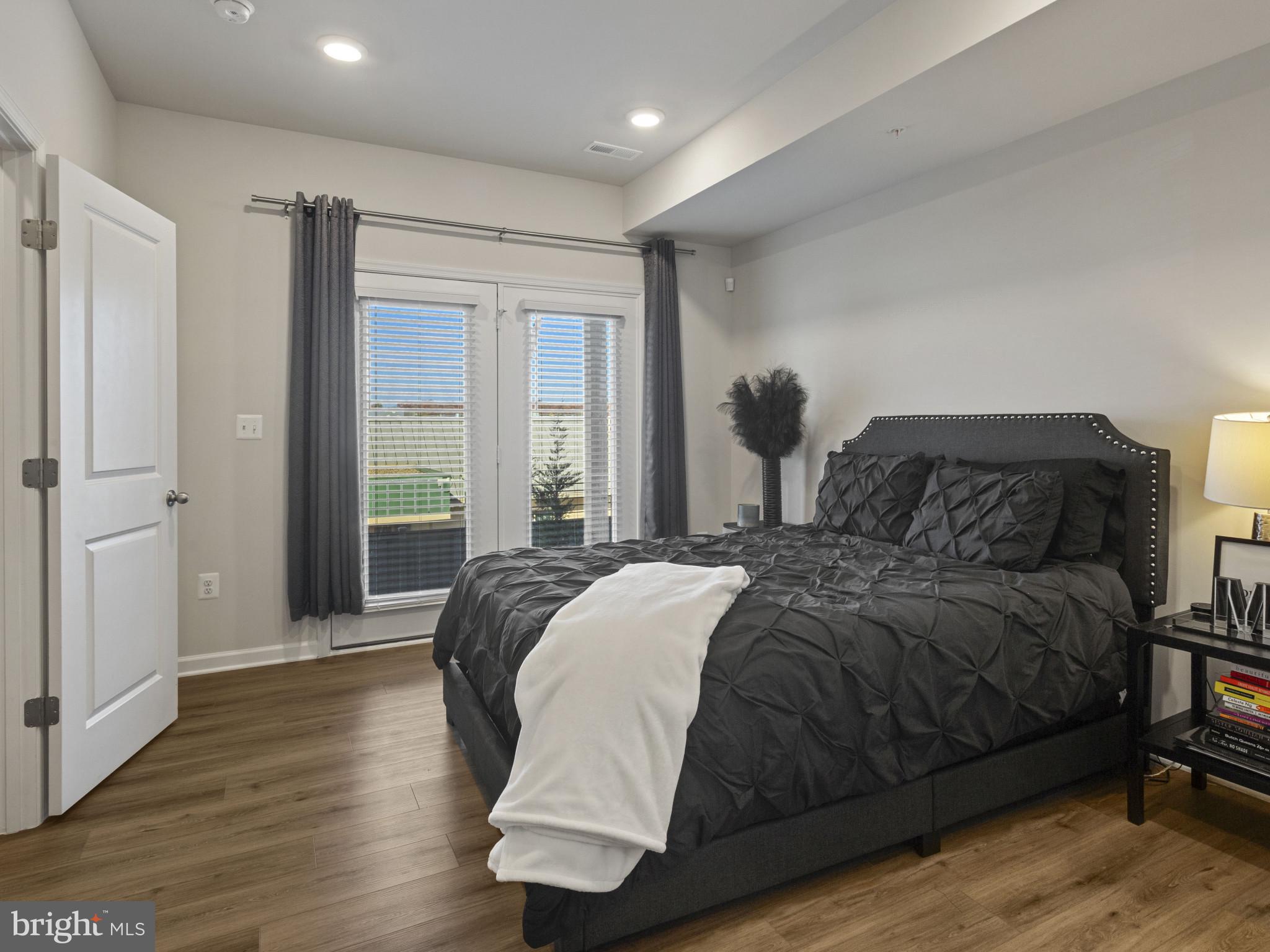 VISTA GARDENS PLAT 1> - Residential Lease