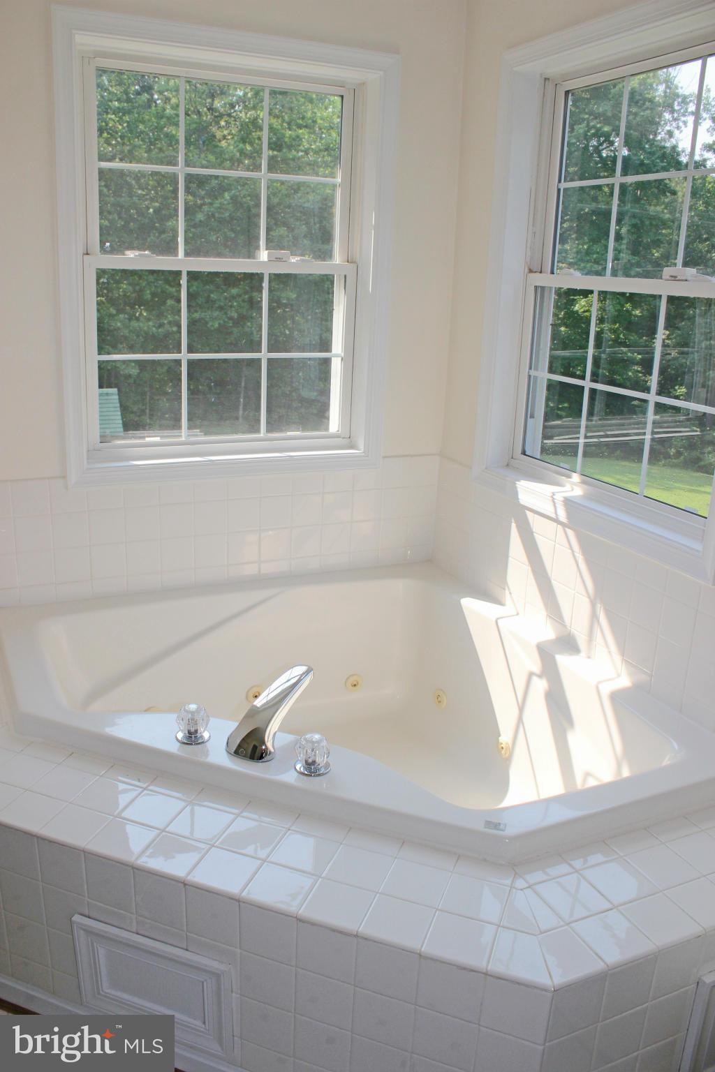 BRUCE KNOLLS - Residential