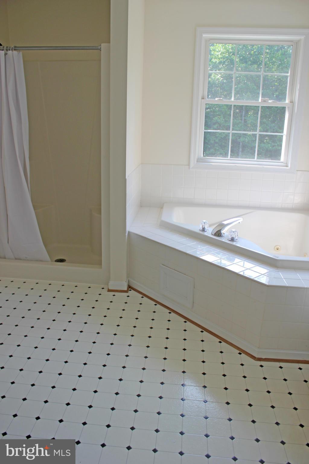 BRUCE KNOLLS - Residential