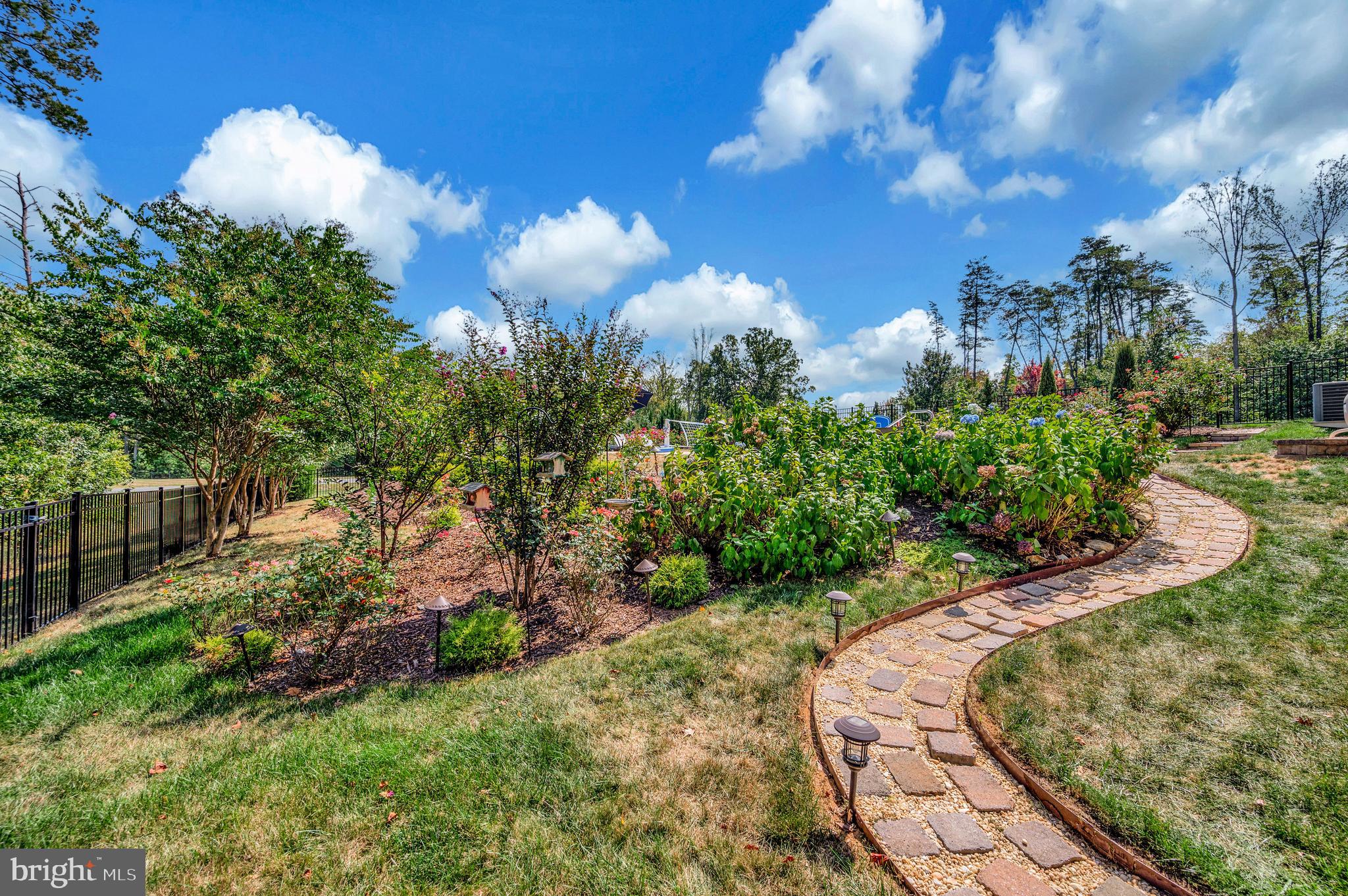 LAKE ESTATES - Residential