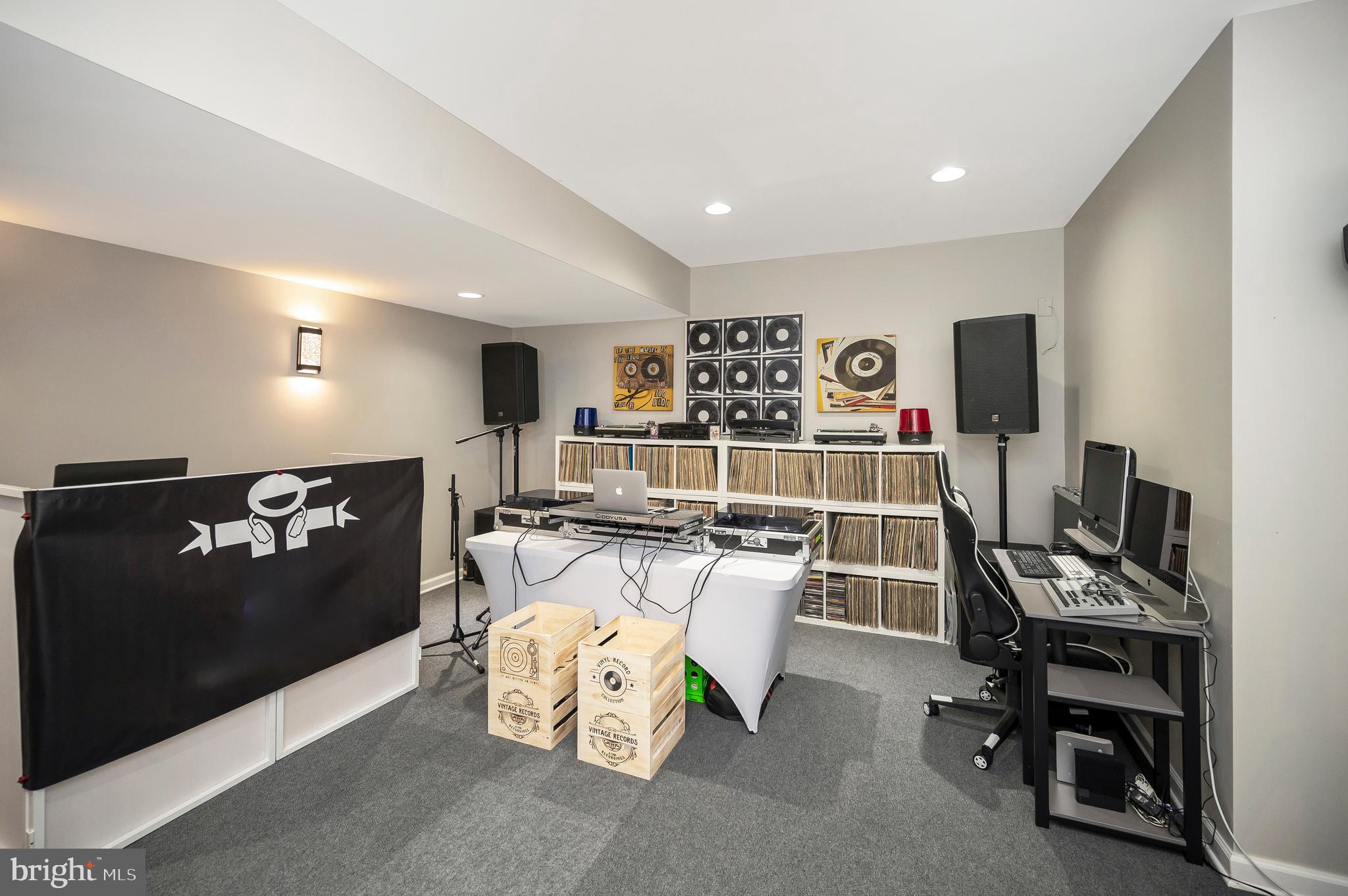 LAKE ESTATES - Residential