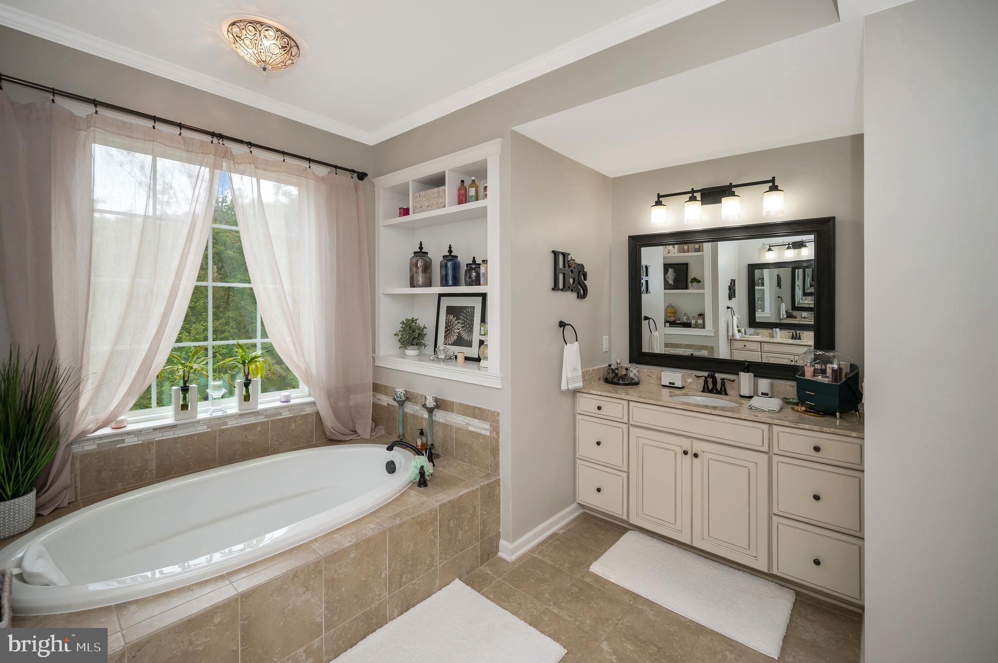 LAKE ESTATES - Residential