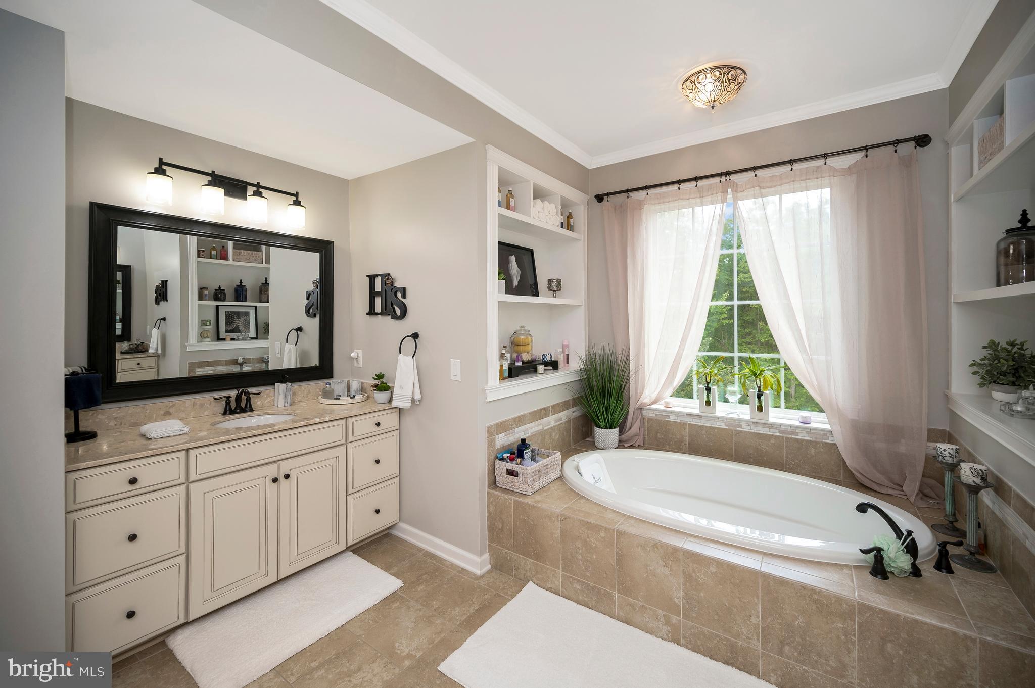 LAKE ESTATES - Residential