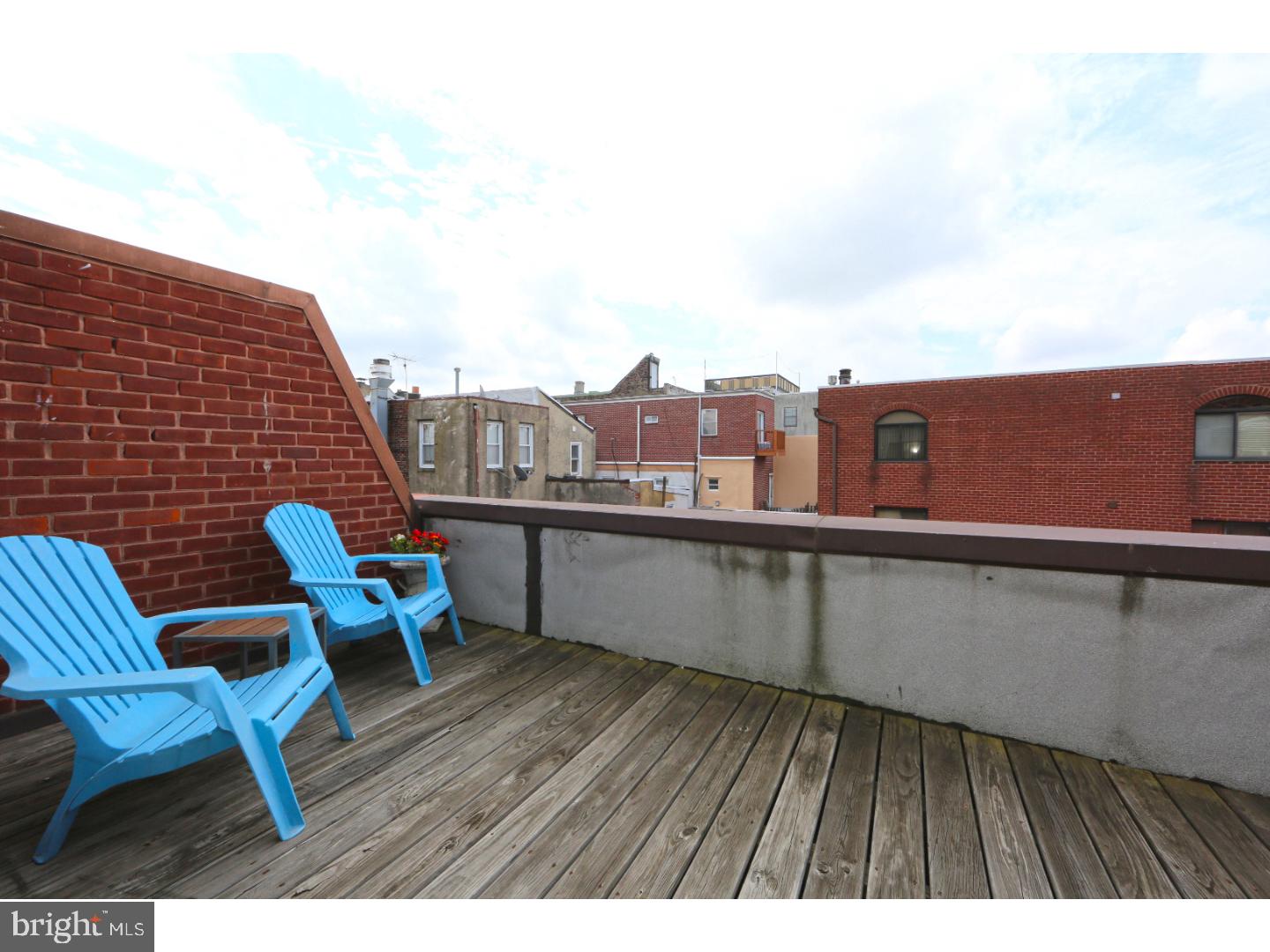 QUEEN VILLAGE - Residential