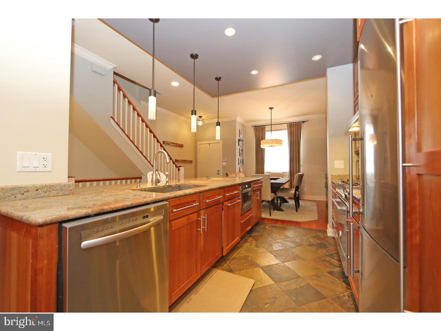 QUEEN VILLAGE - Residential