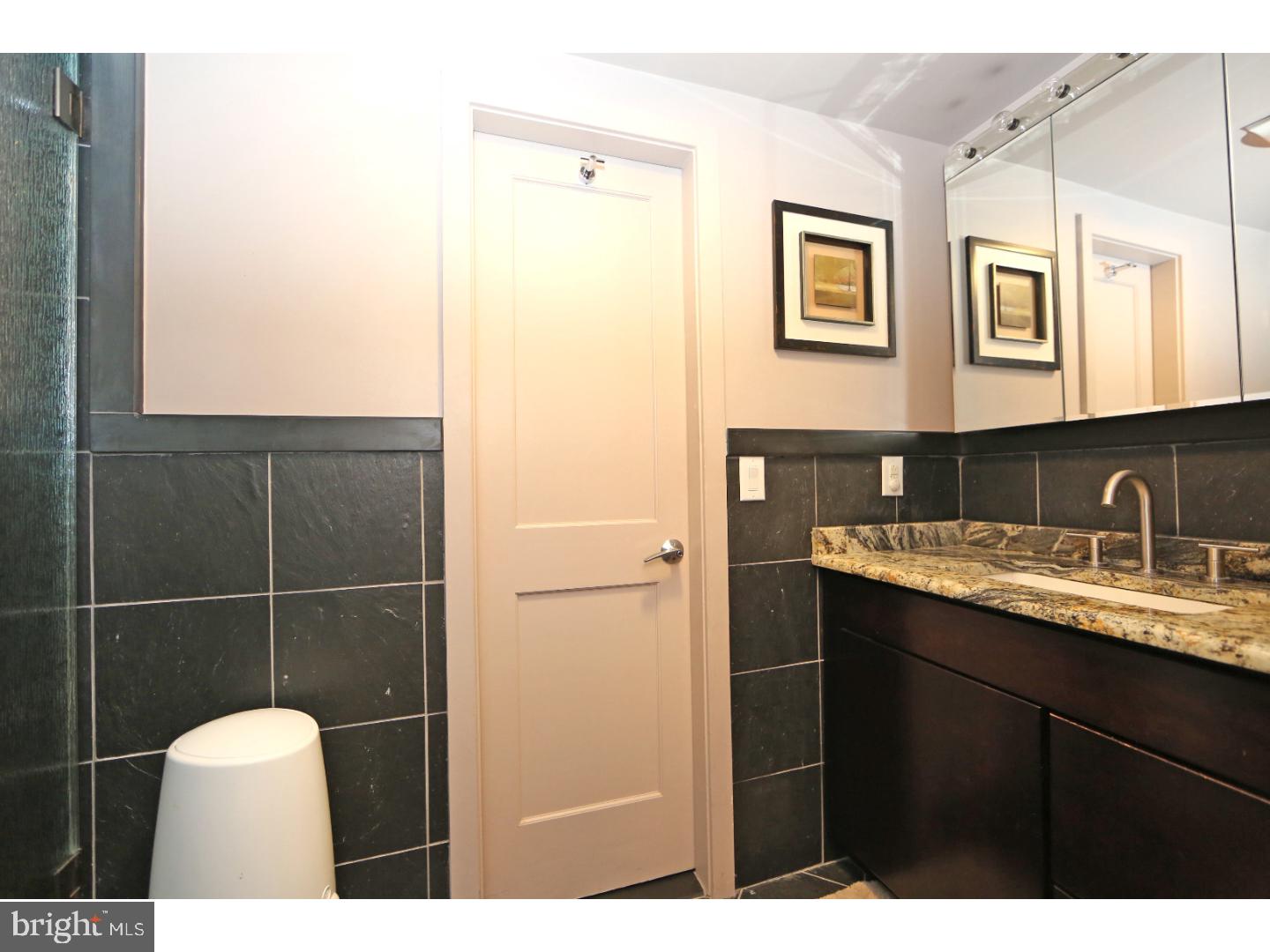 QUEEN VILLAGE - Residential