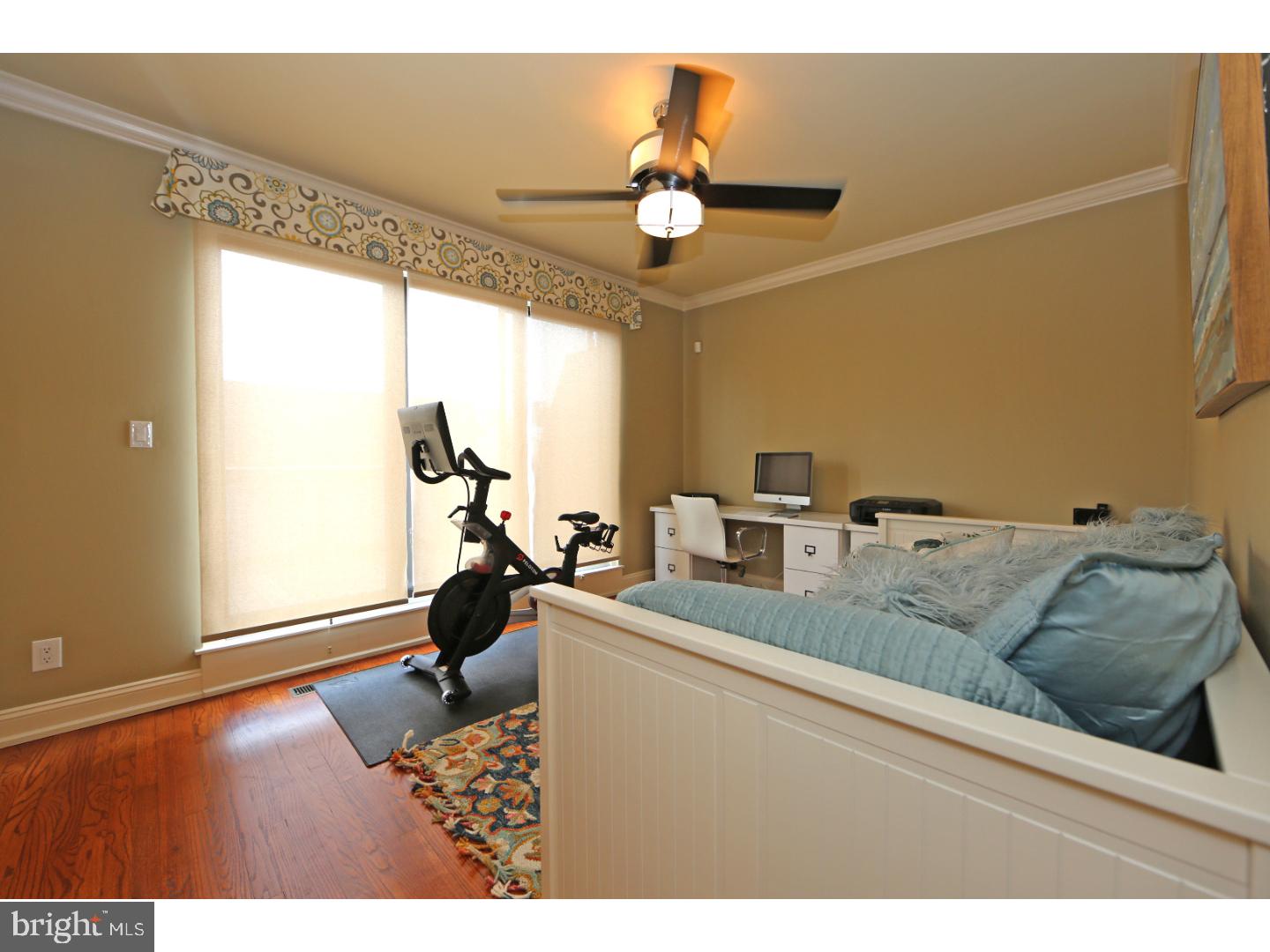 QUEEN VILLAGE - Residential