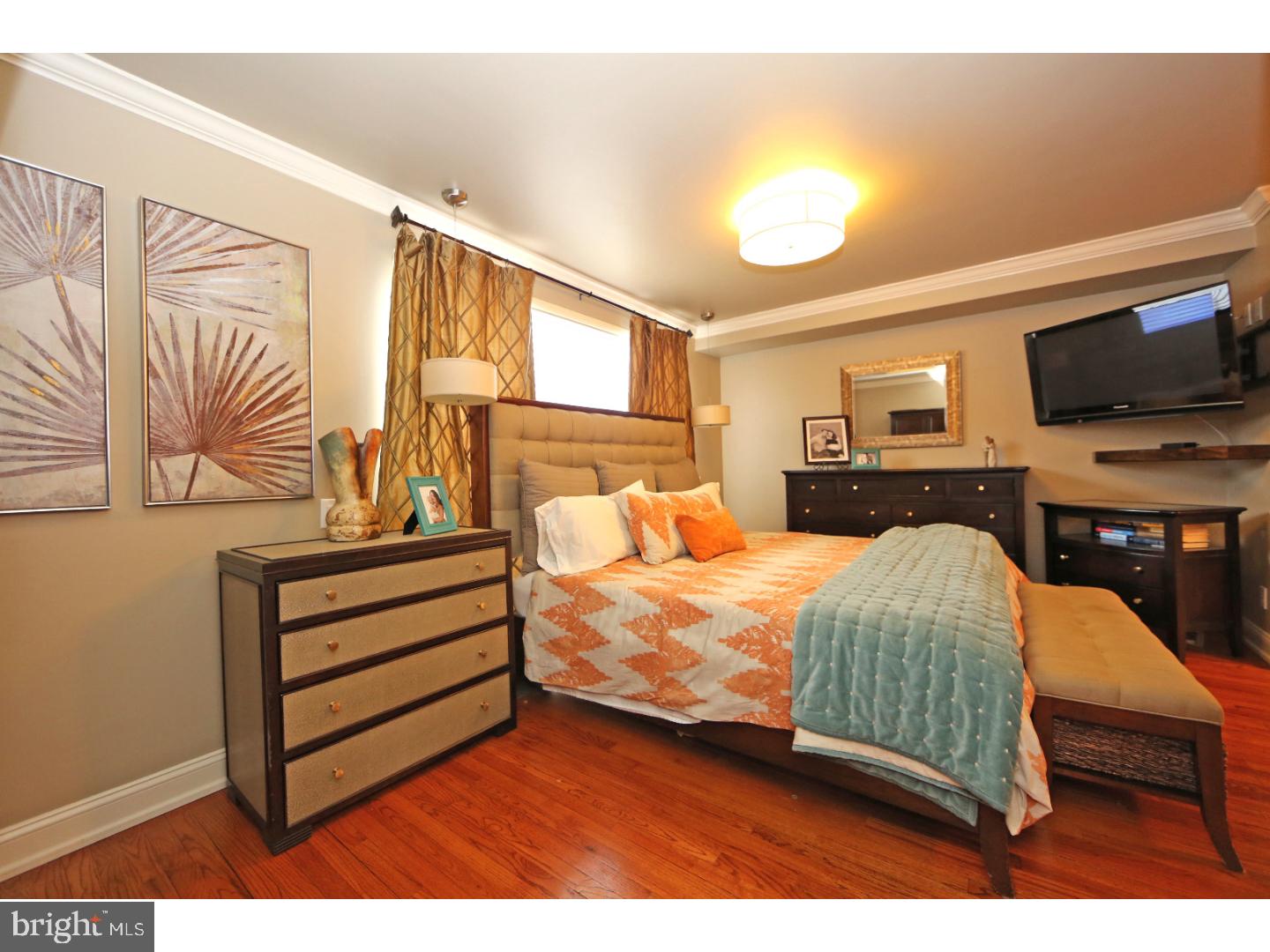 QUEEN VILLAGE - Residential