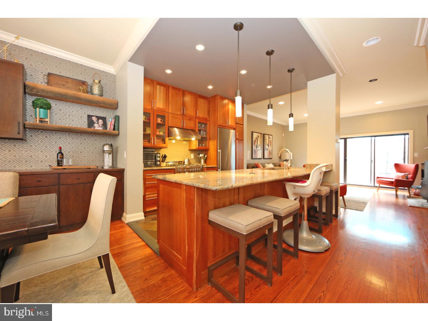 QUEEN VILLAGE - Residential