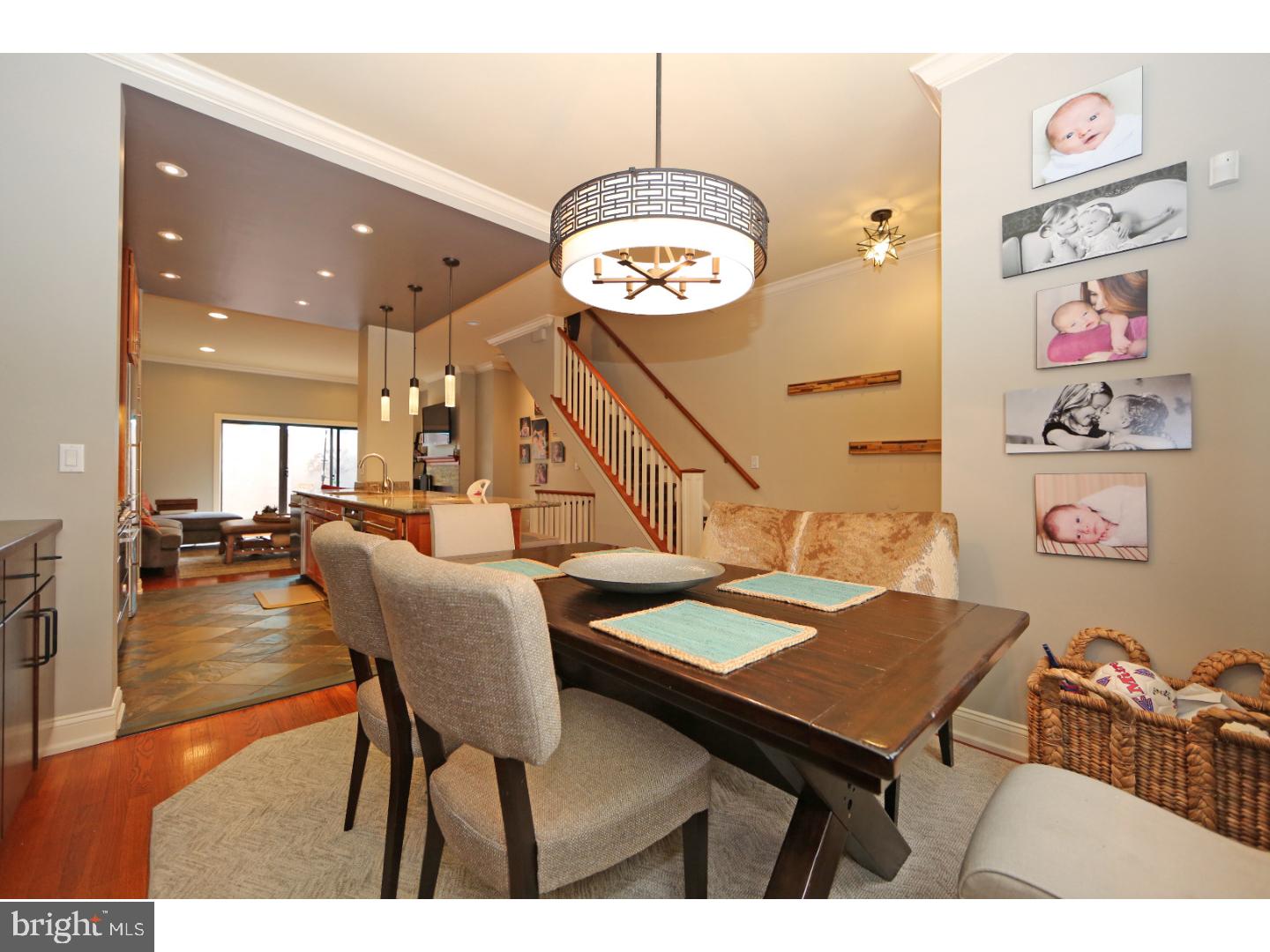 QUEEN VILLAGE - Residential