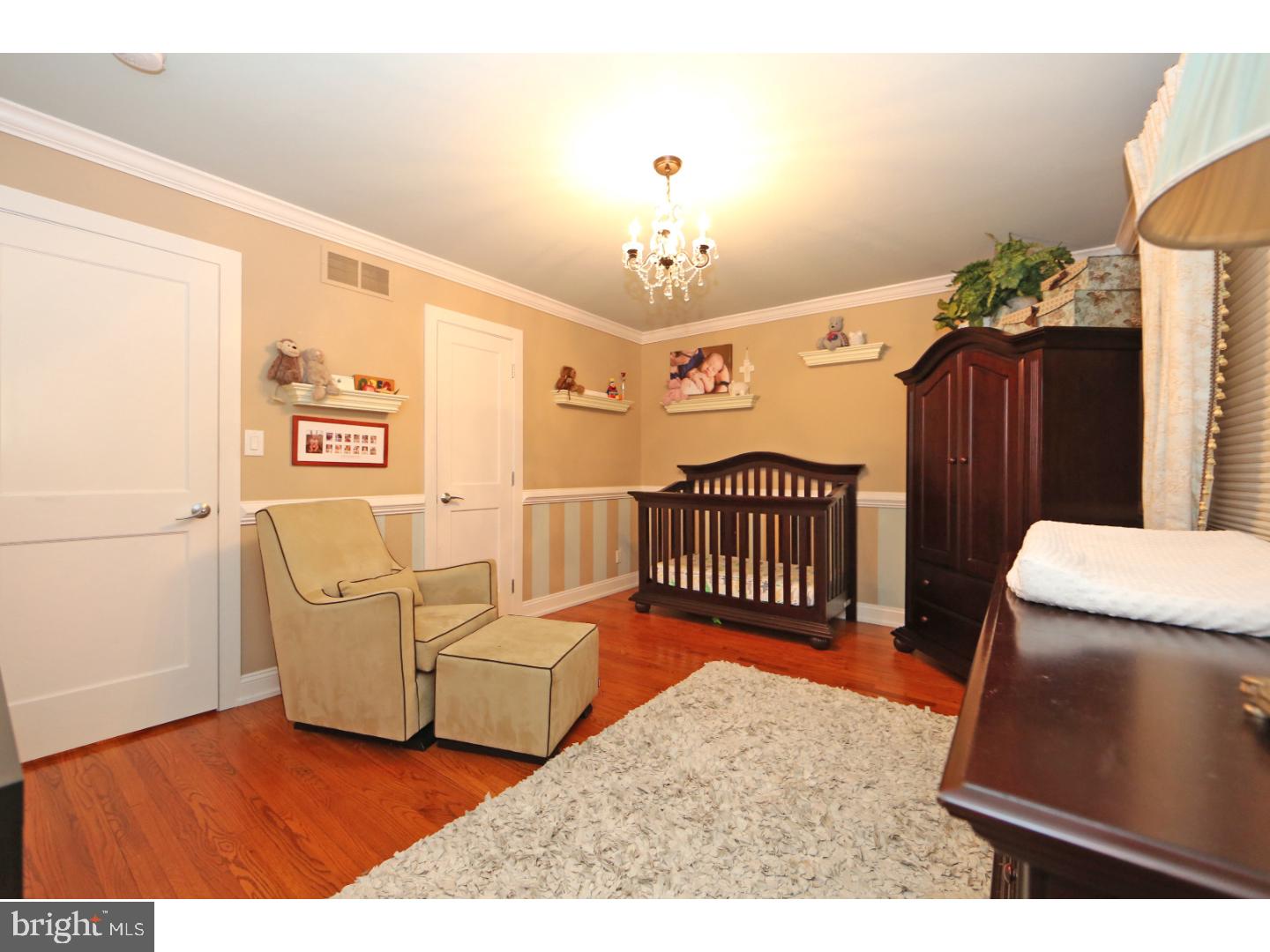 QUEEN VILLAGE - Residential