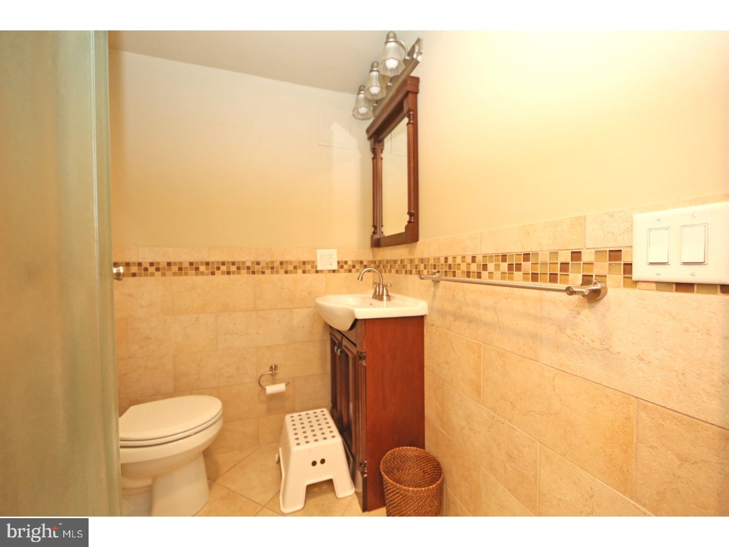 QUEEN VILLAGE - Residential