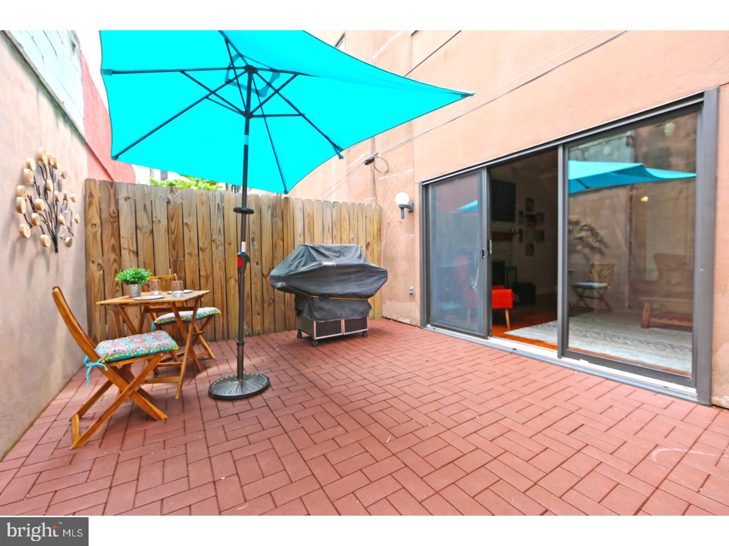 QUEEN VILLAGE - Residential