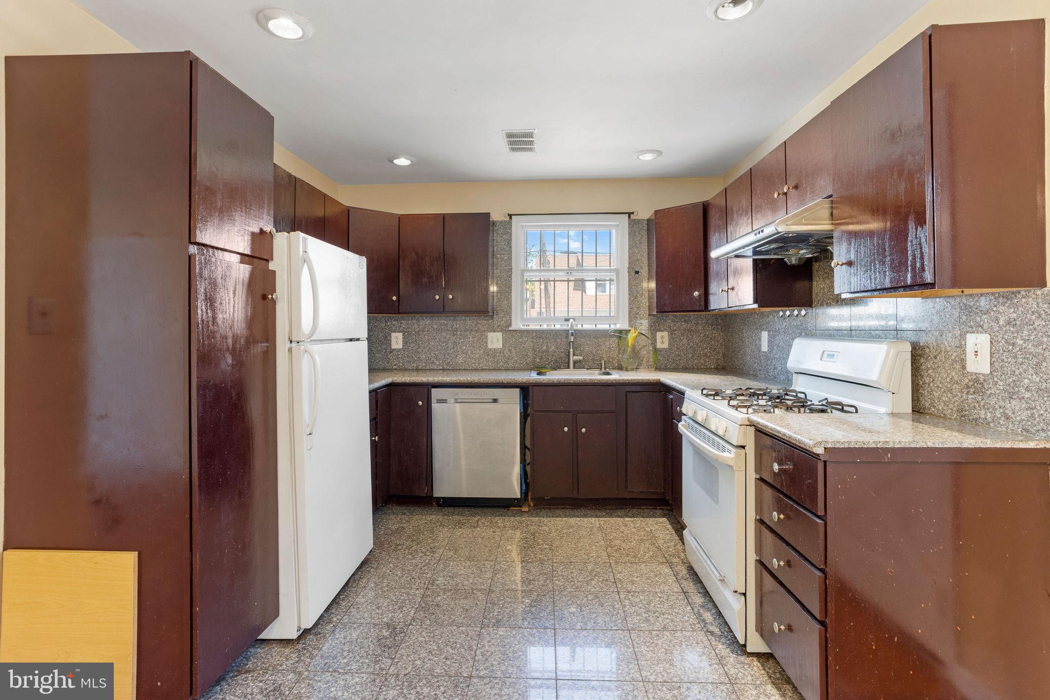 321 LINDEN AVENUE