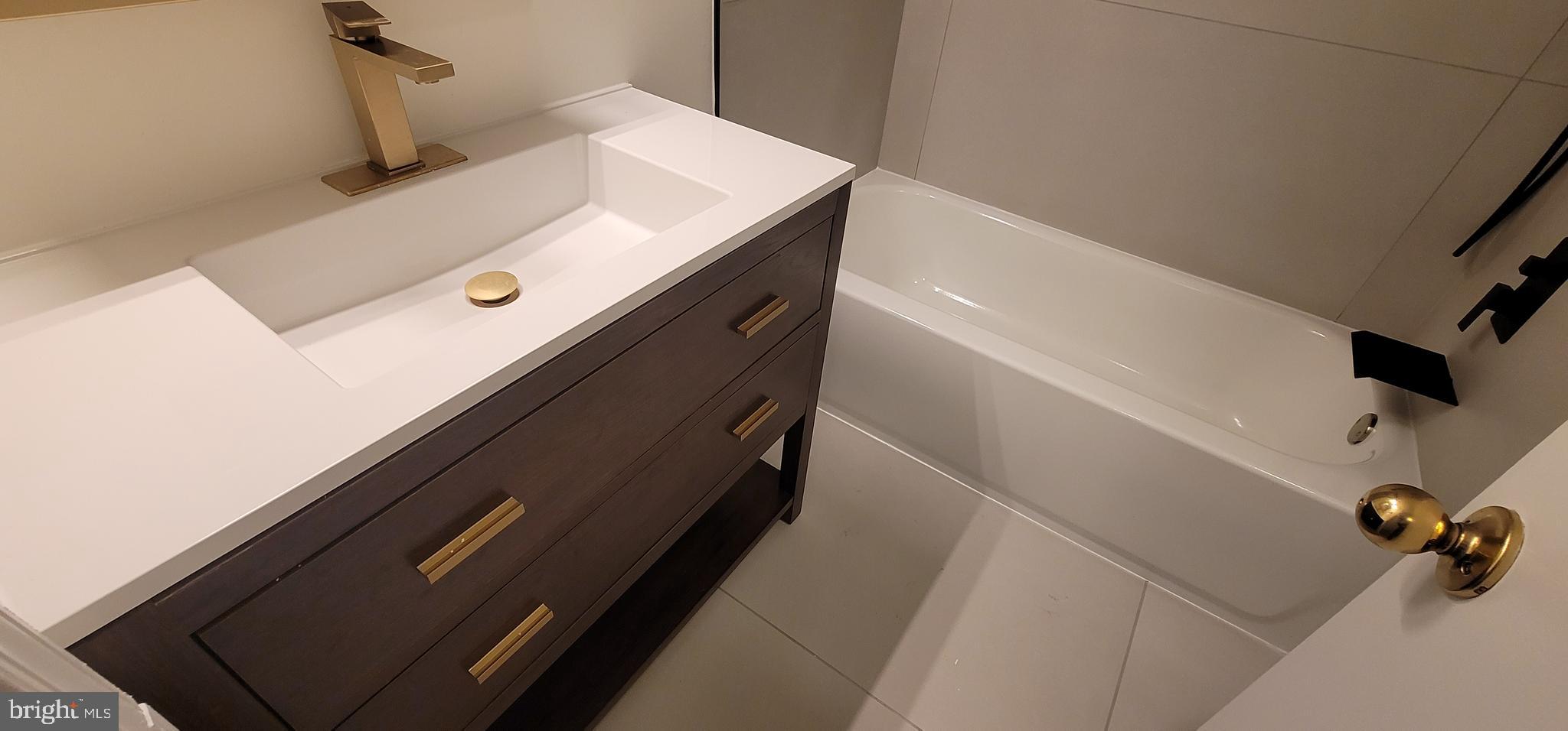 SHADY GROVE VILLAGE - Residential Lease