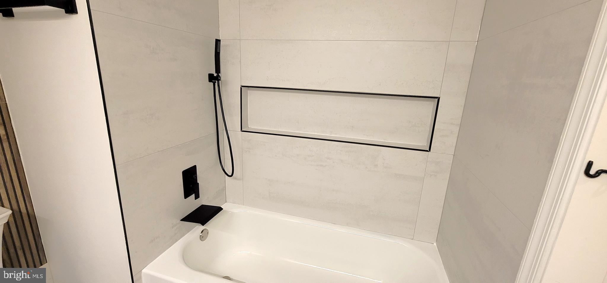 SHADY GROVE VILLAGE - Residential Lease